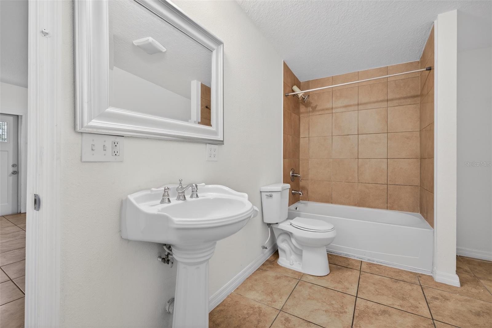 Image 14 of 28 For 105 Columbus Drive