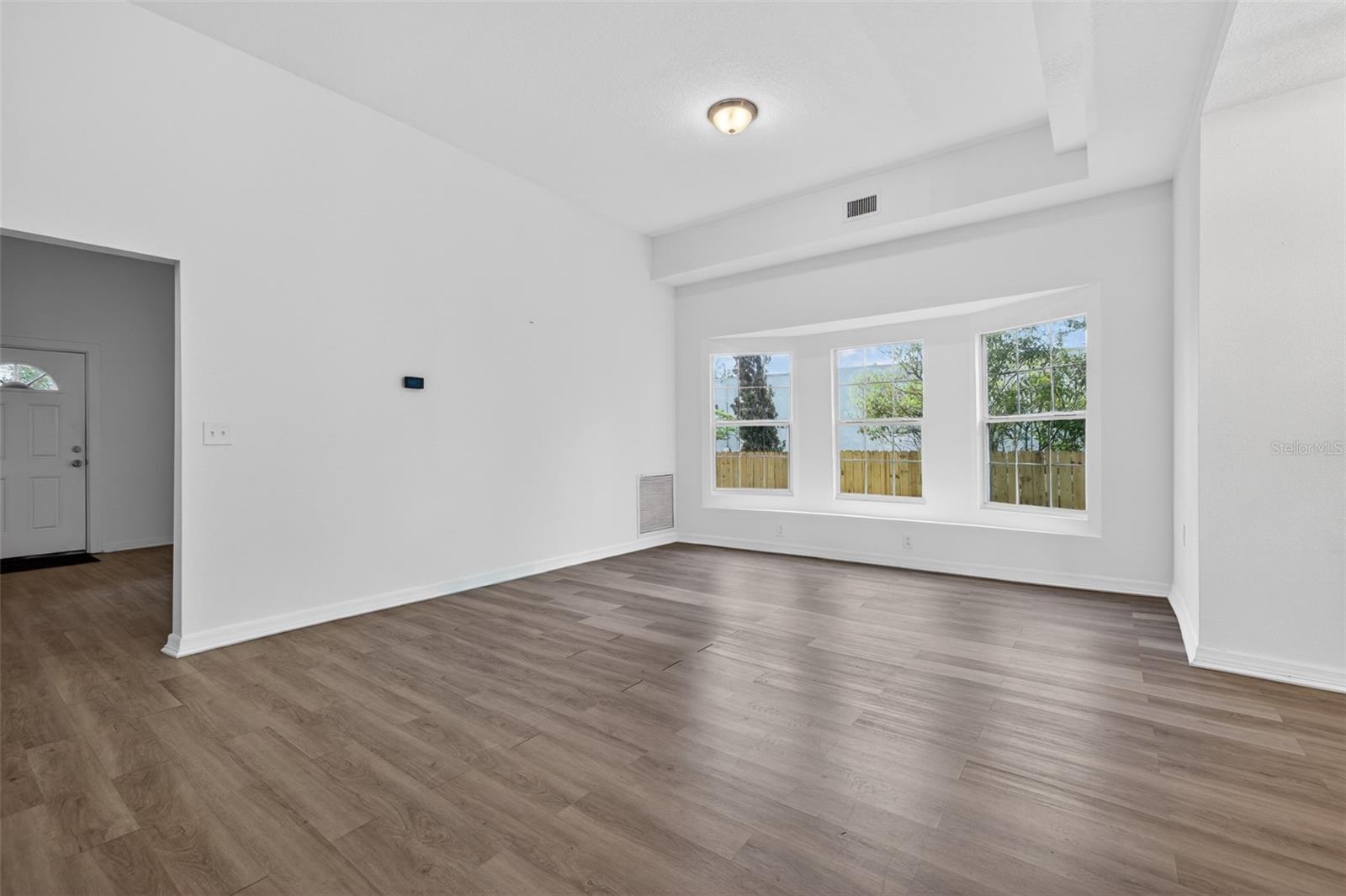 Image 15 of 28 For 105 Columbus Drive