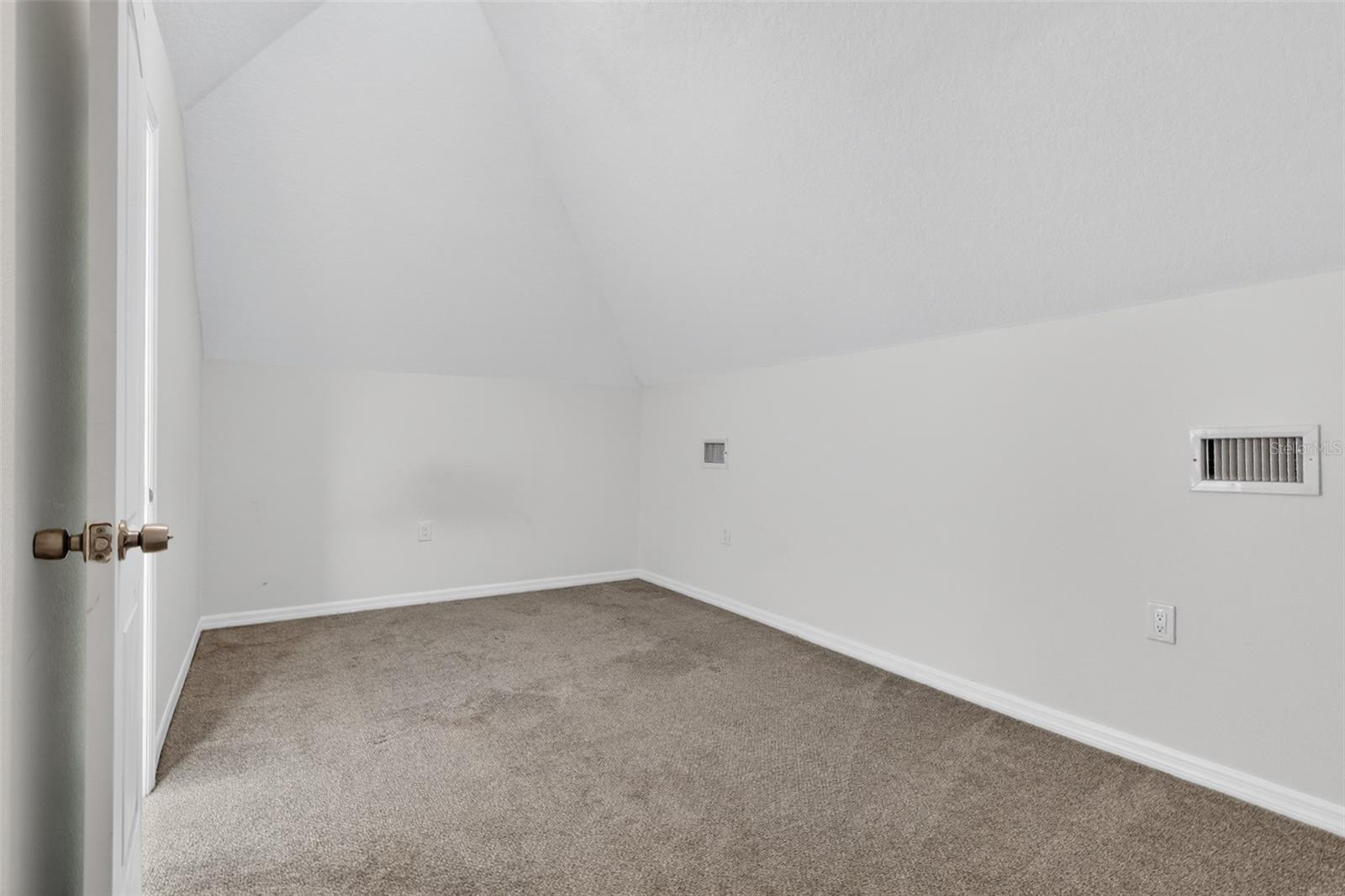 Image 25 of 28 For 105 Columbus Drive