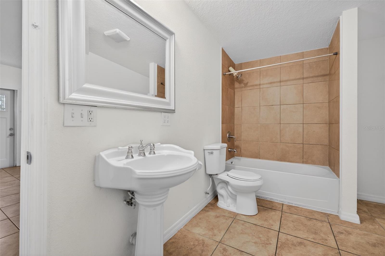 Image 14 of 32 For 105 Columbus Drive