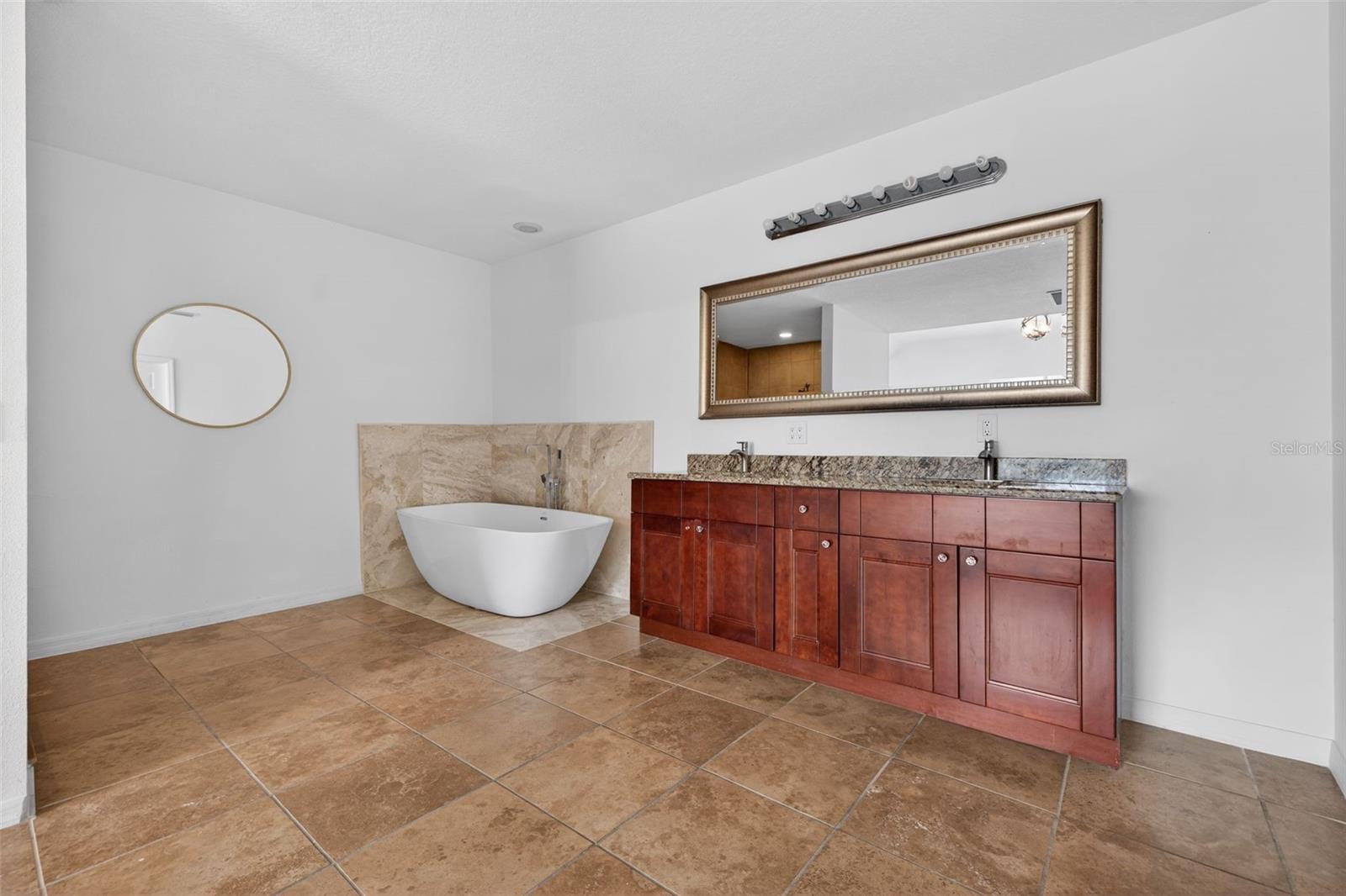 Image 23 of 32 For 105 Columbus Drive