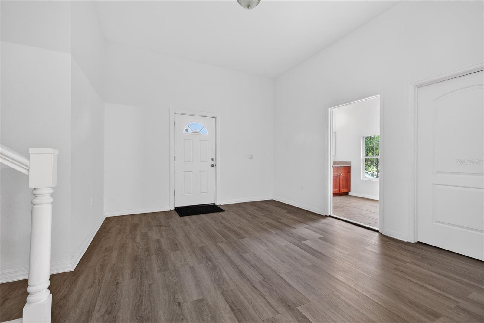 Image 6 of 32 For 105 Columbus Drive