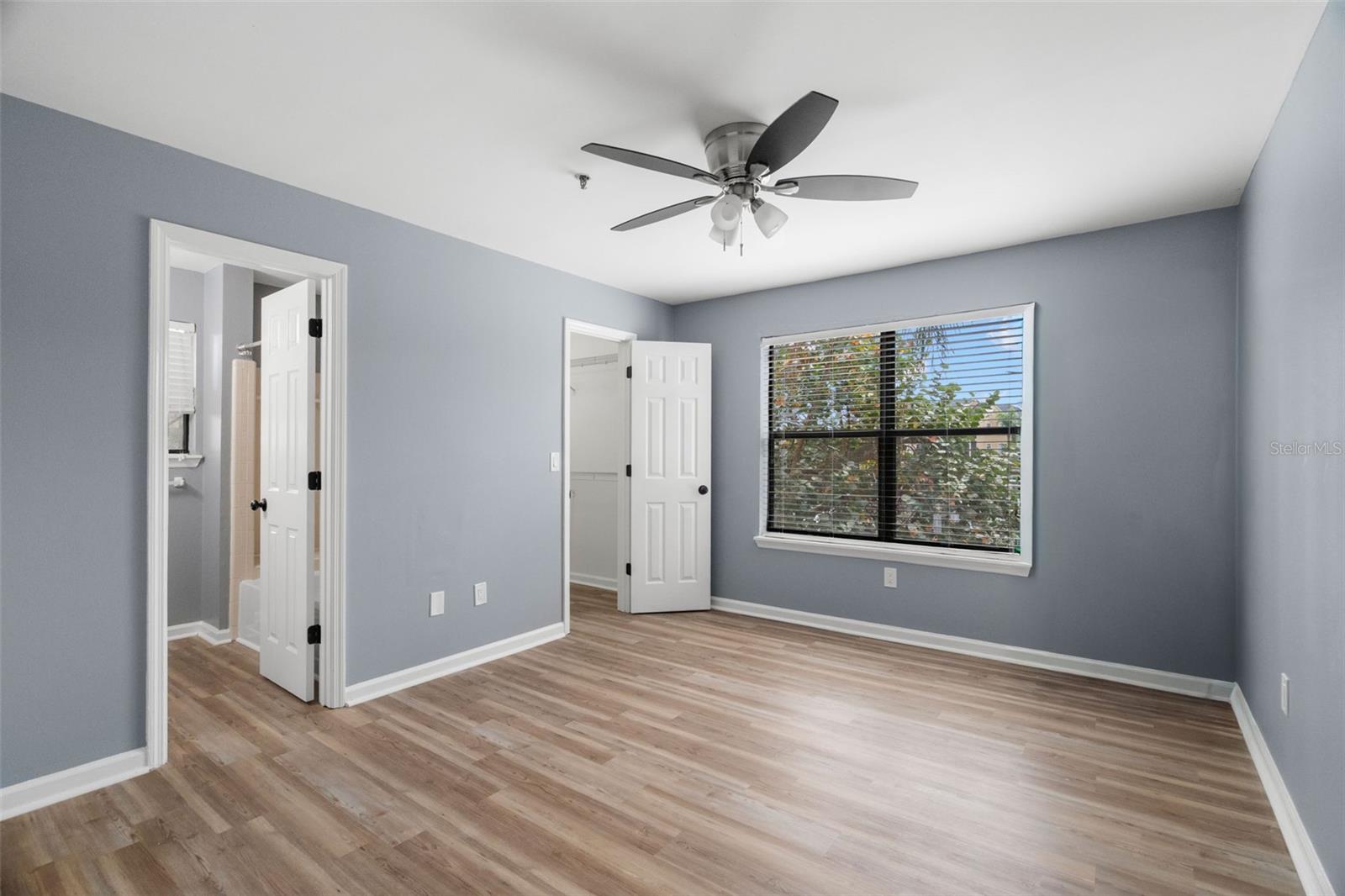 Image 15 of 37 For 11901 4th Street N 3202