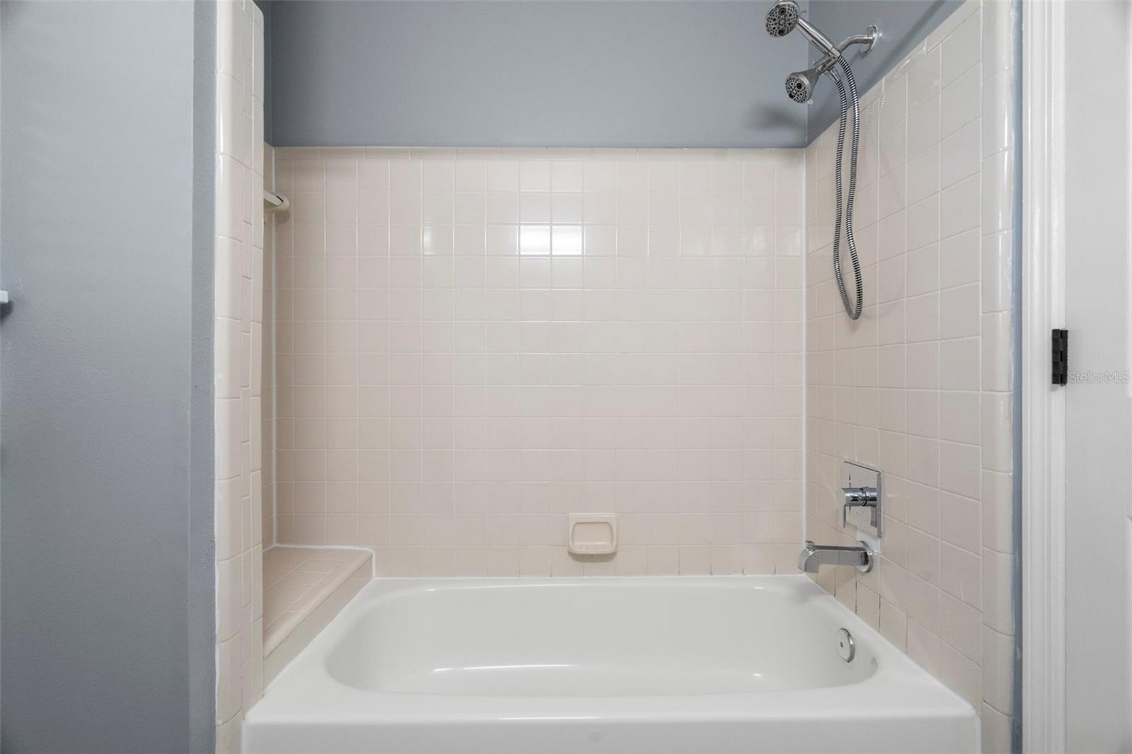 Image 17 of 37 For 11901 4th Street N 3202