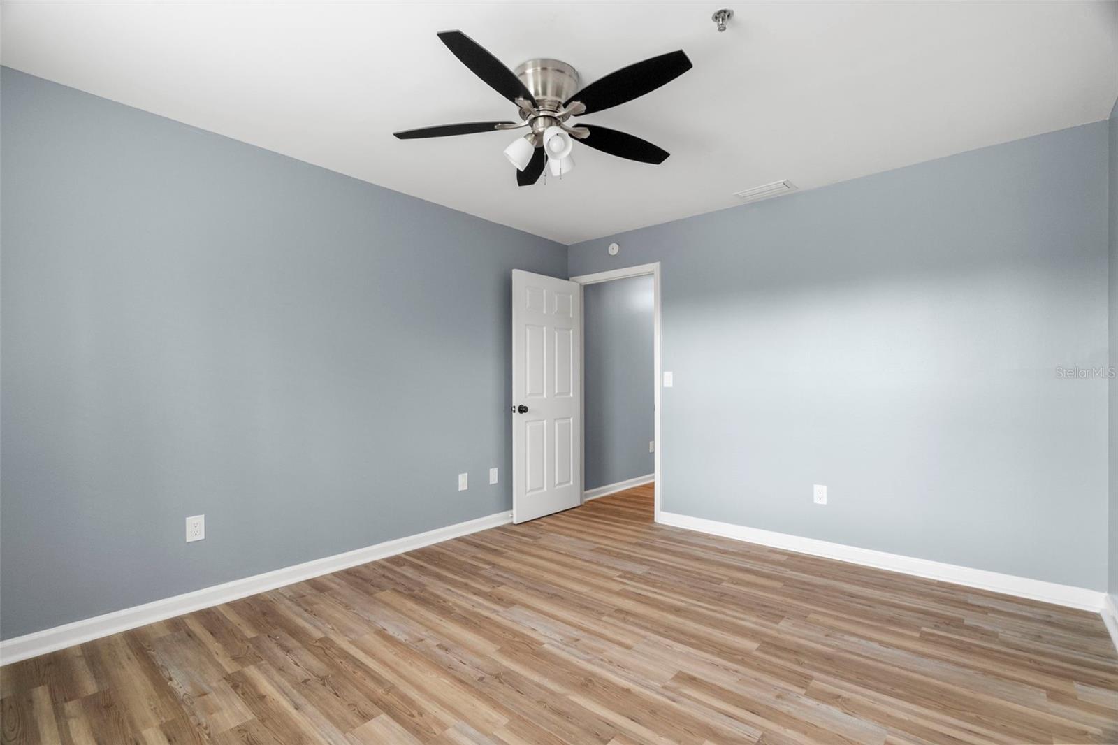 Image 19 of 37 For 11901 4th Street N 3202