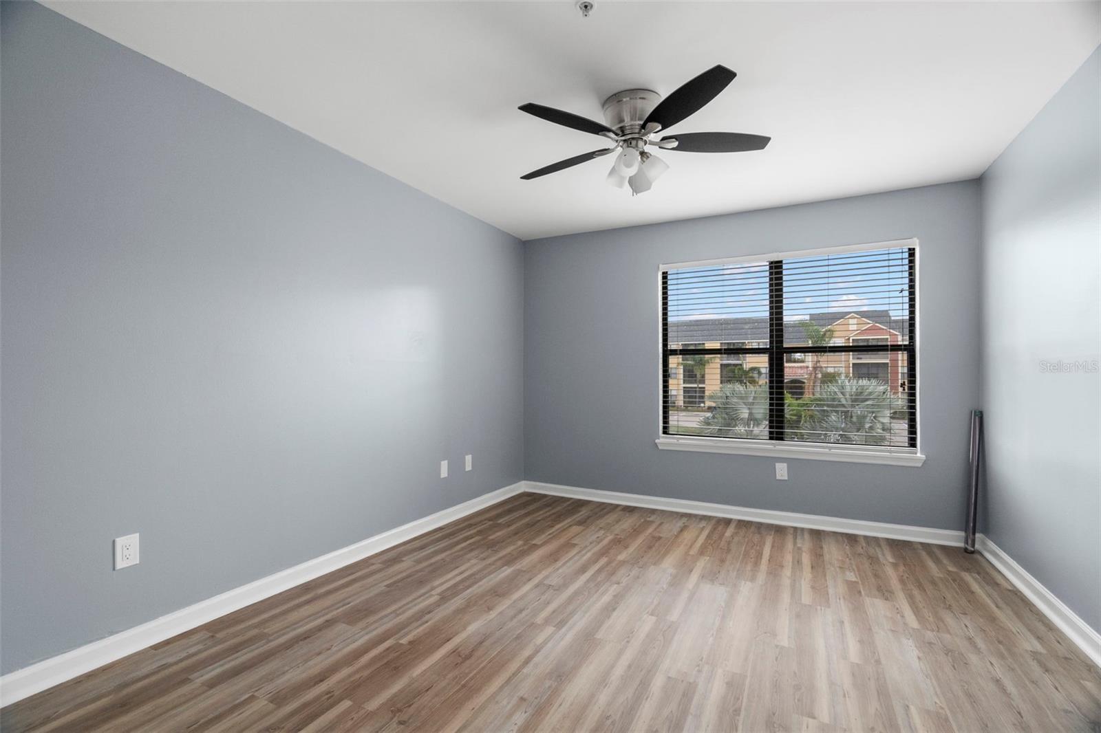 Image 23 of 37 For 11901 4th Street N 3202