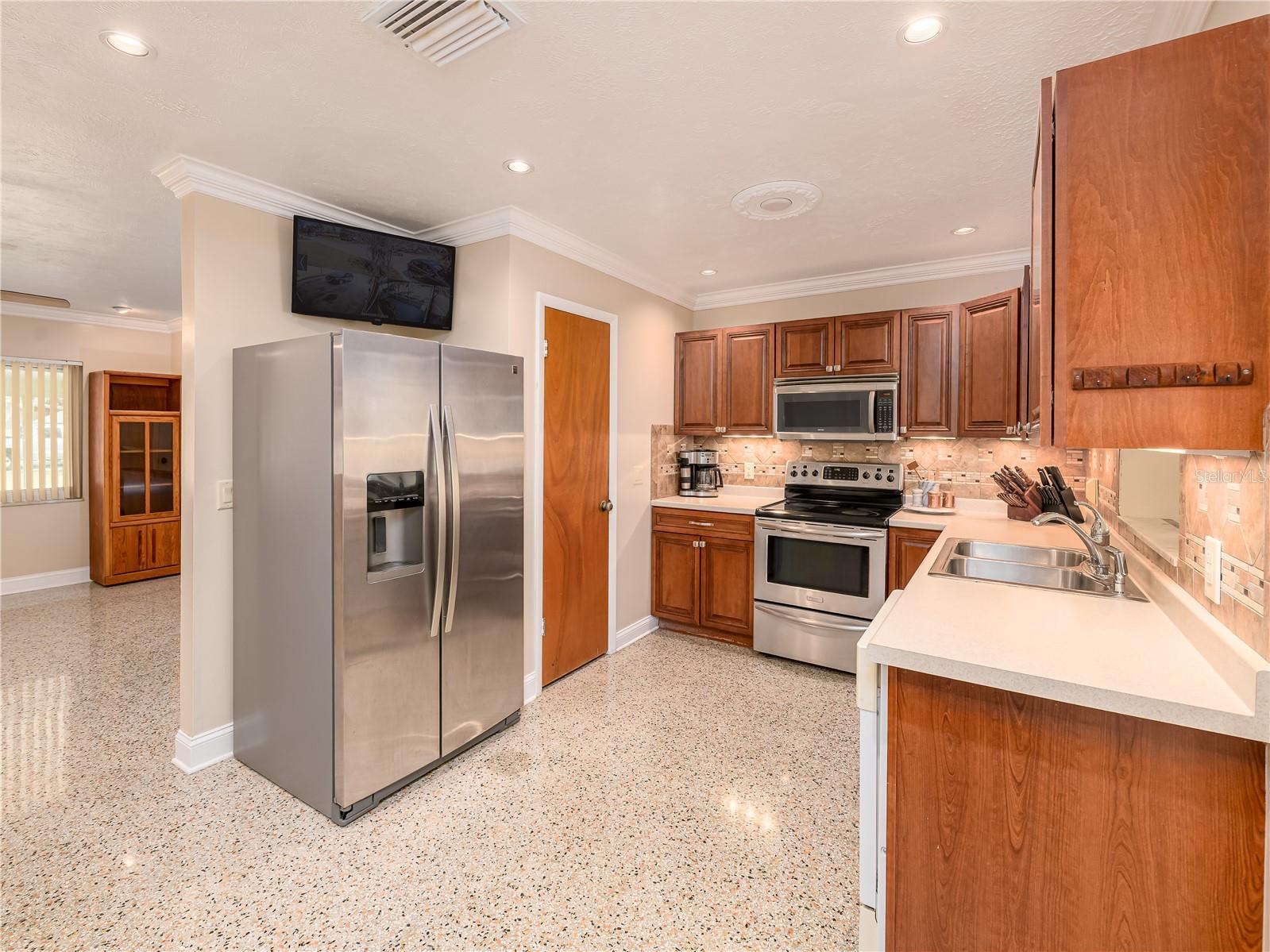 Image 11 of 35 For 907 Hillside Terrace