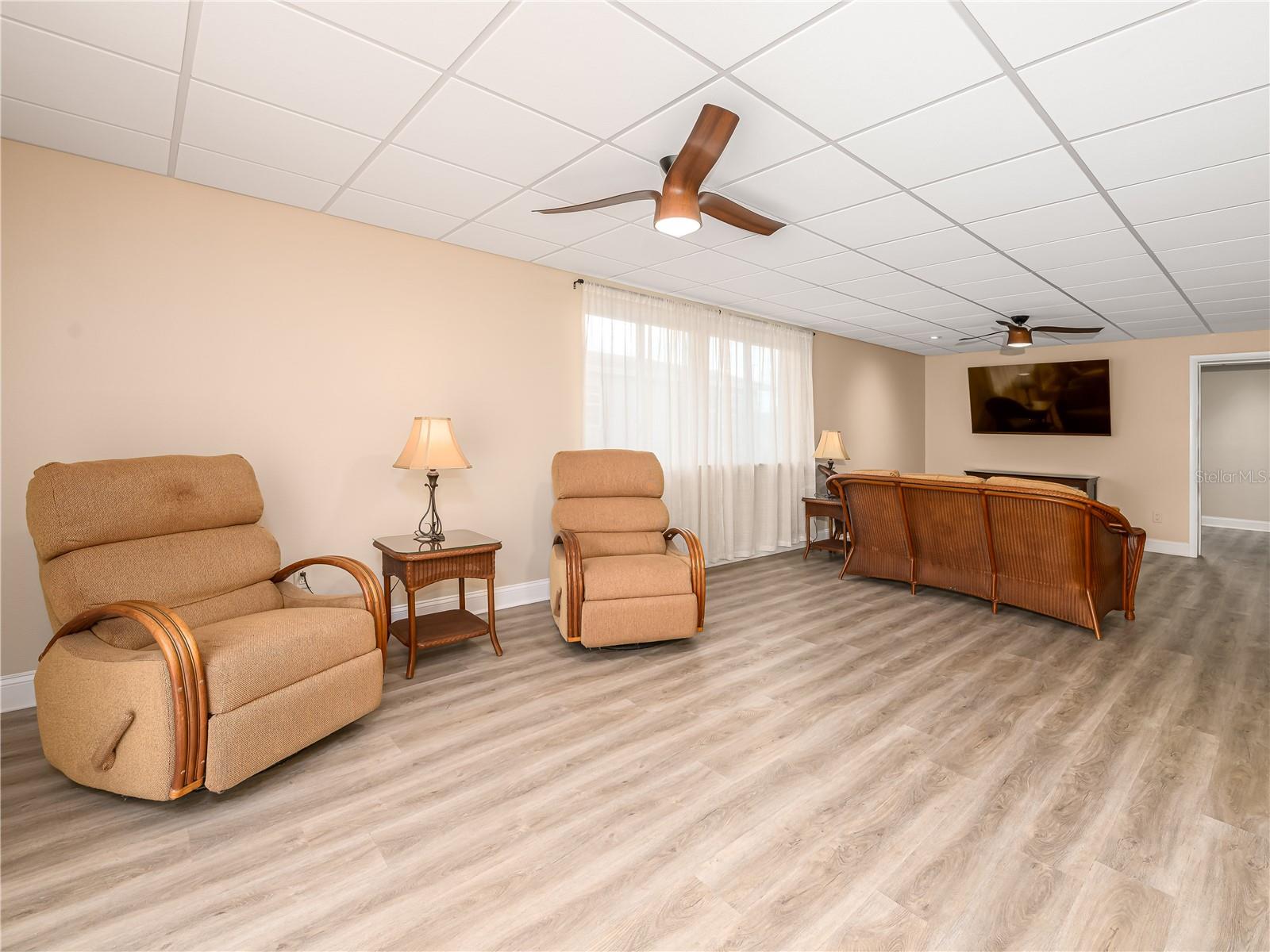 Image 13 of 35 For 907 Hillside Terrace