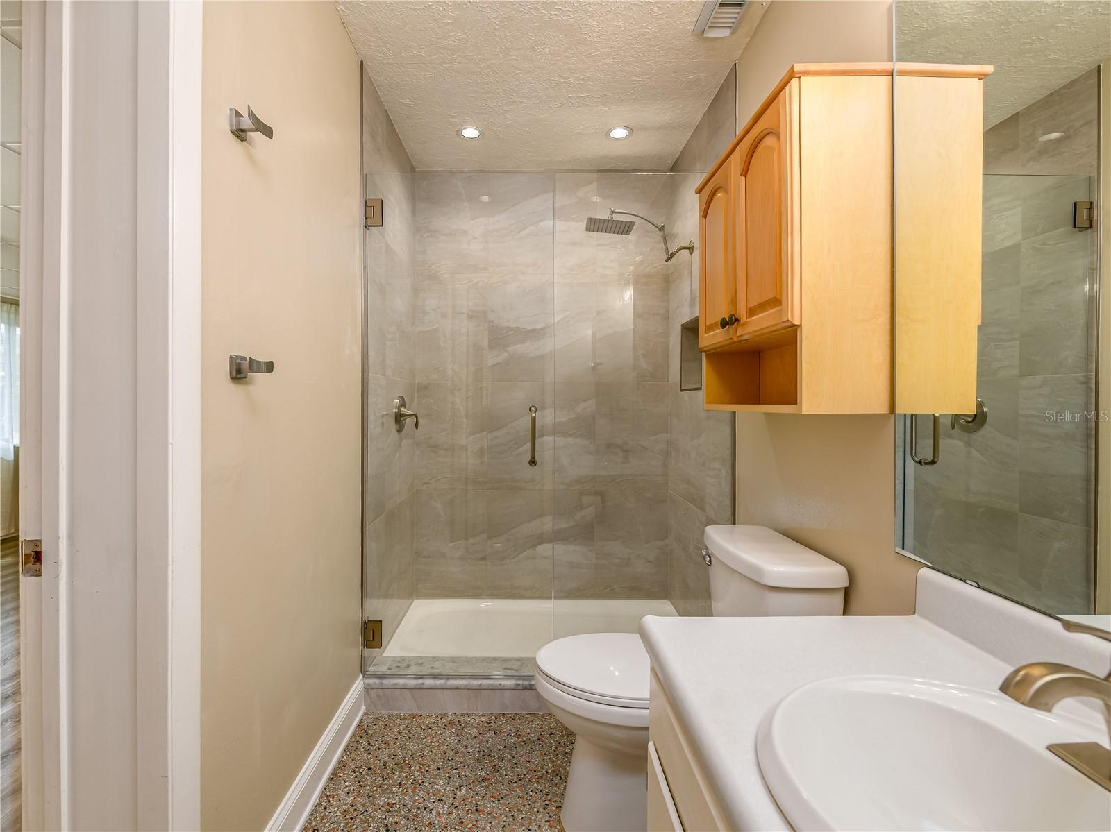 Image 17 of 35 For 907 Hillside Terrace