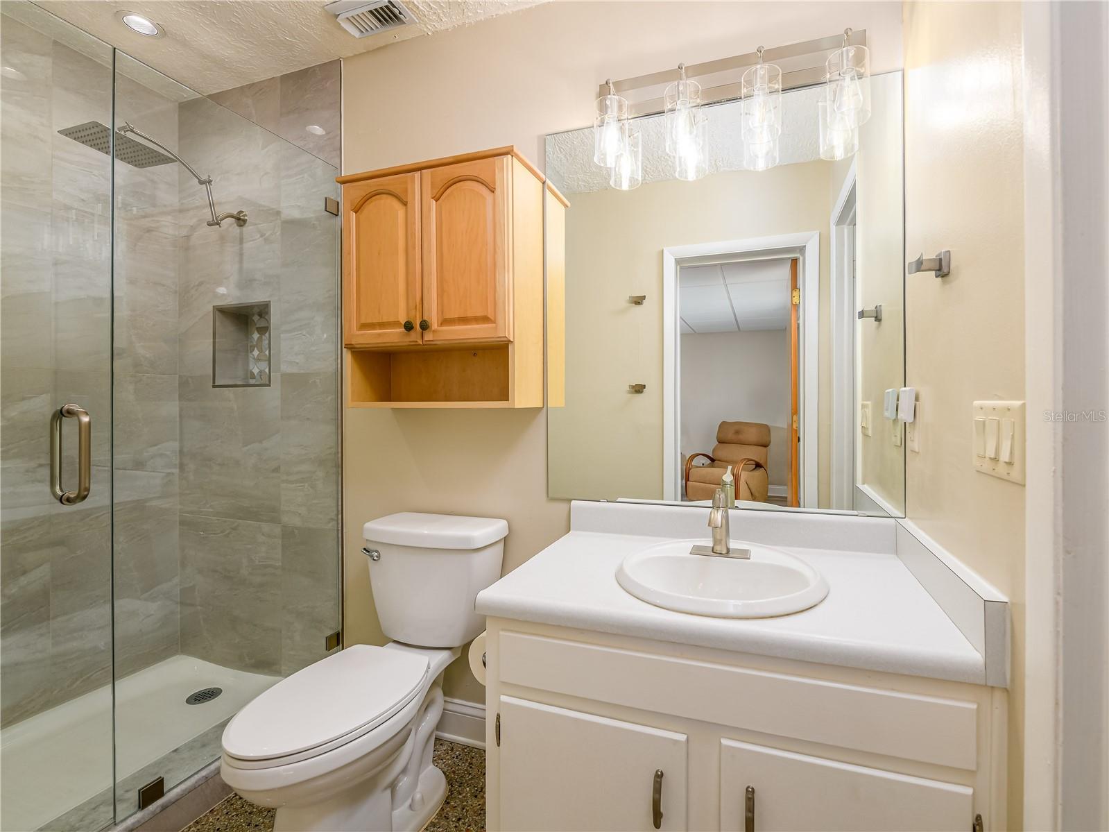 Image 18 of 35 For 907 Hillside Terrace