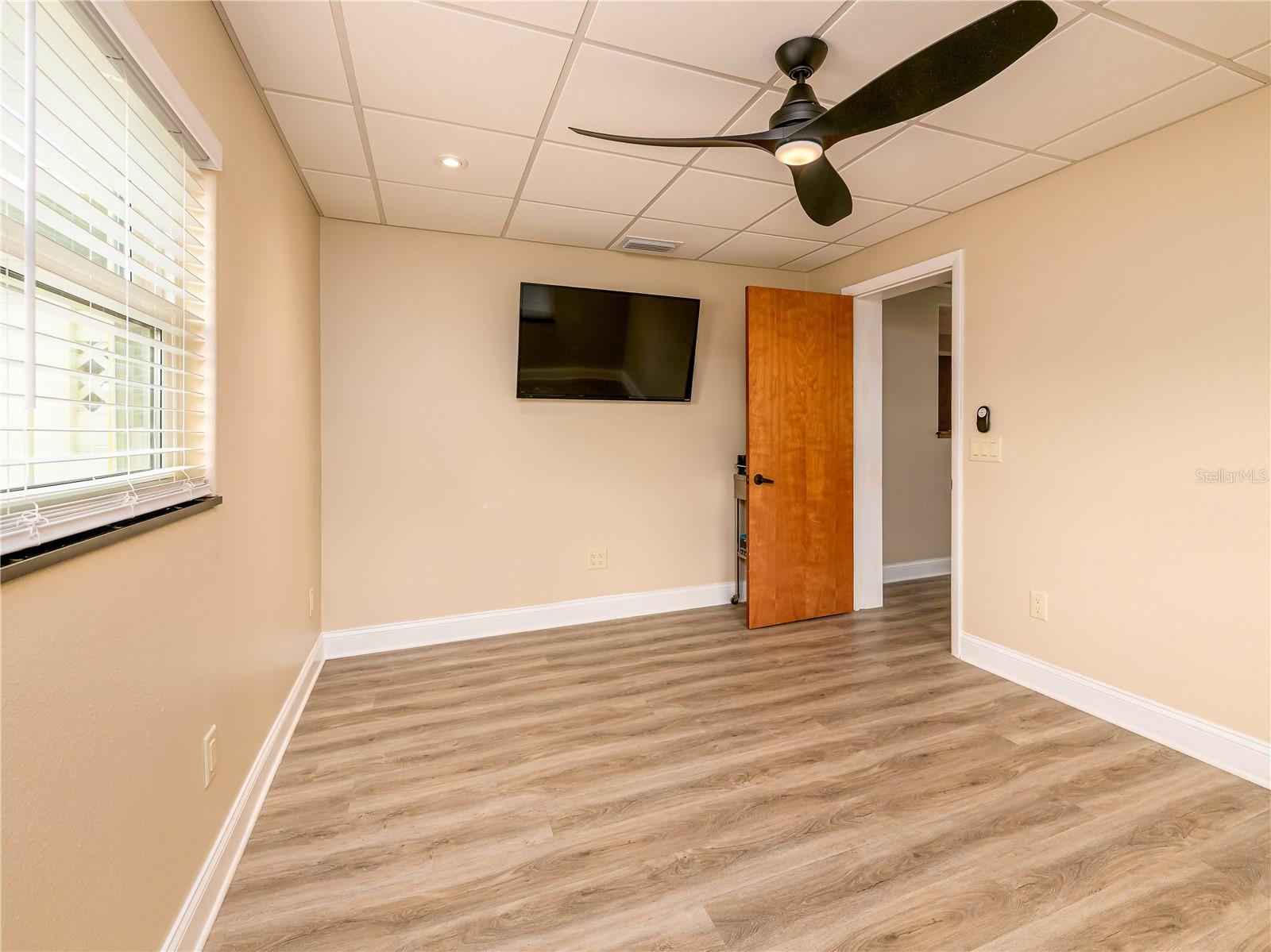 Image 20 of 35 For 907 Hillside Terrace