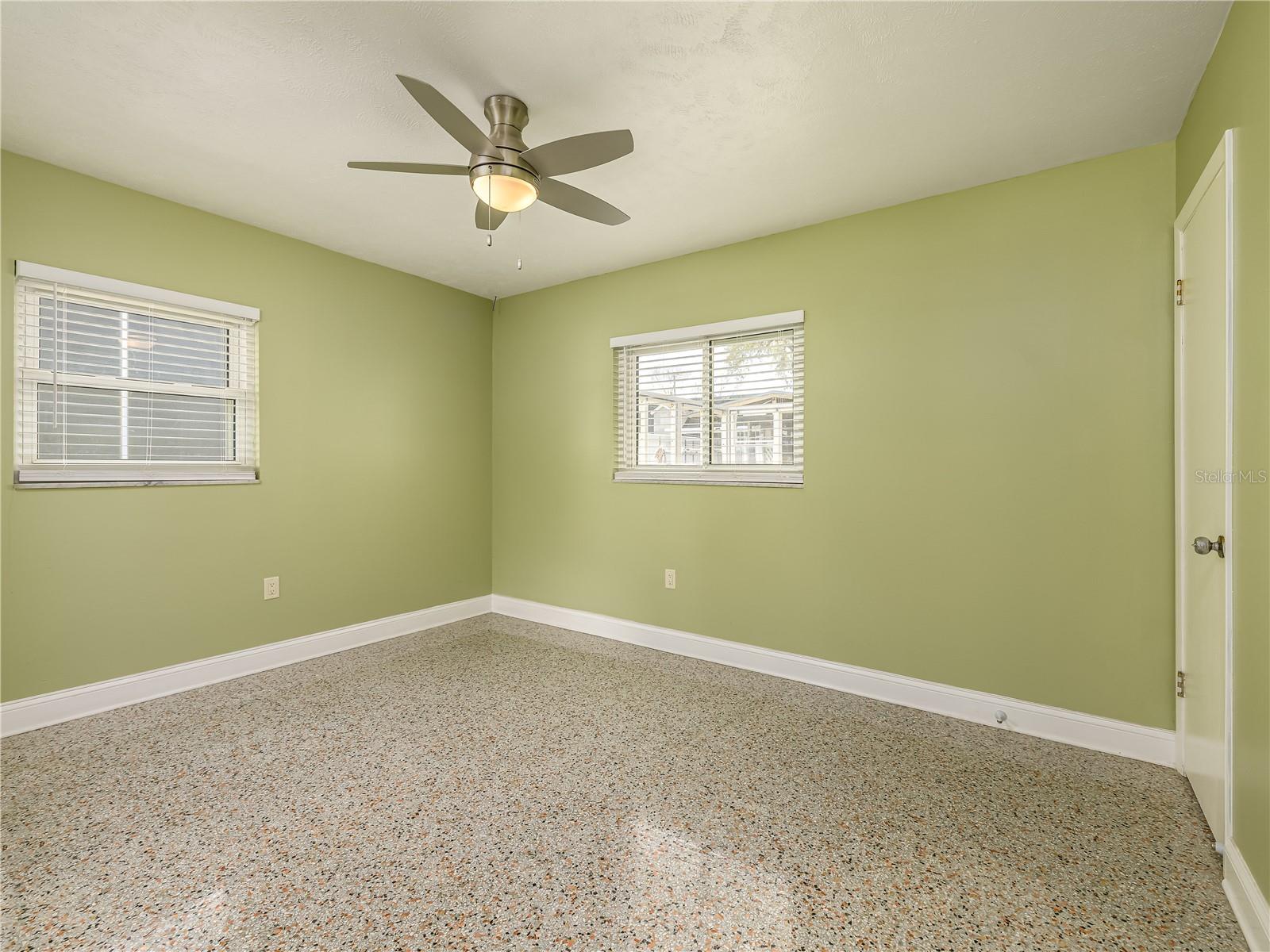 Image 21 of 35 For 907 Hillside Terrace