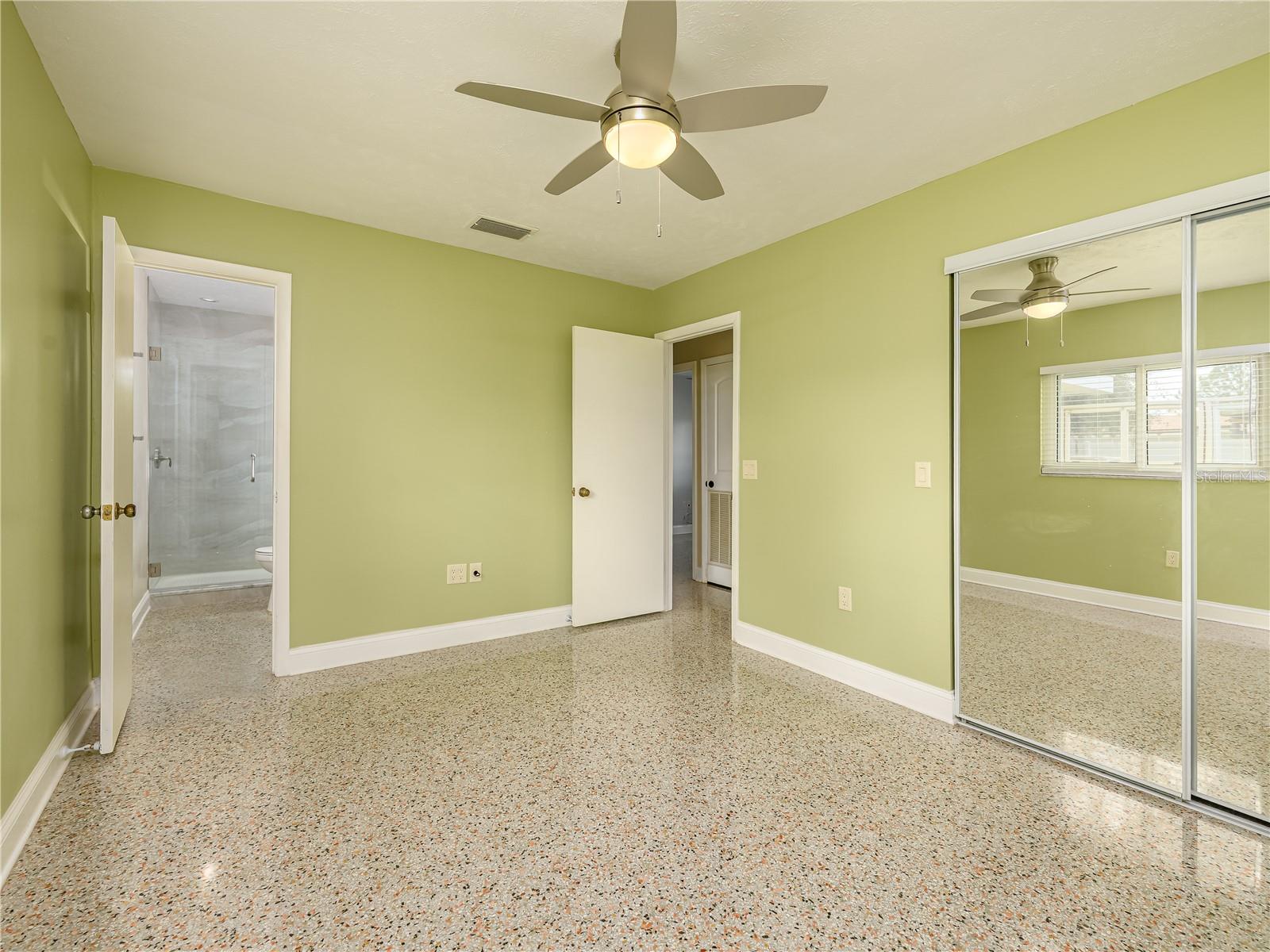 Image 22 of 35 For 907 Hillside Terrace