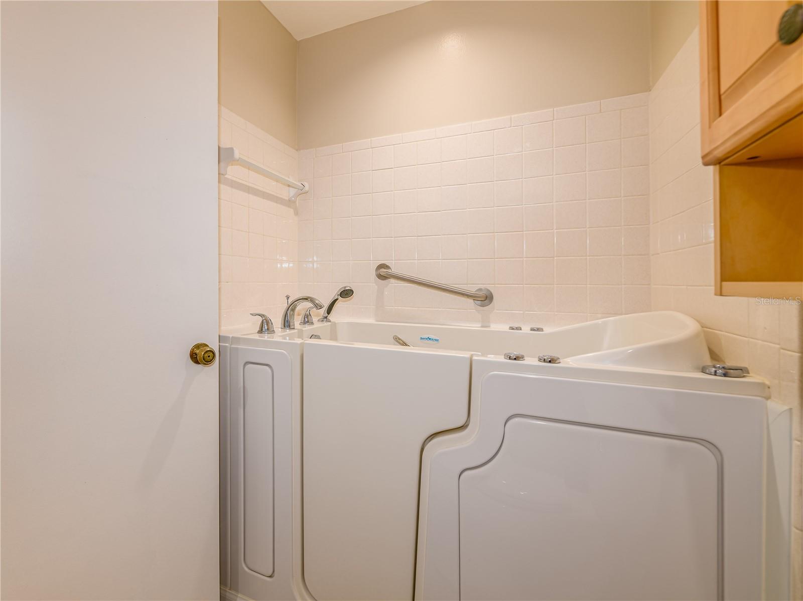 Image 28 of 35 For 907 Hillside Terrace