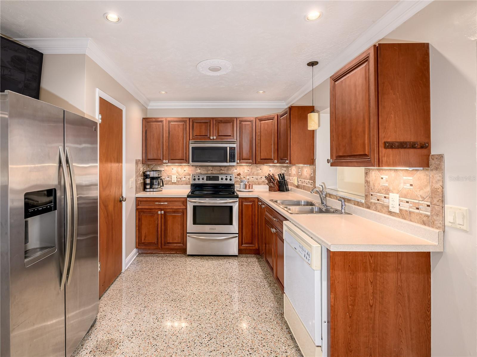 Image 8 of 35 For 907 Hillside Terrace