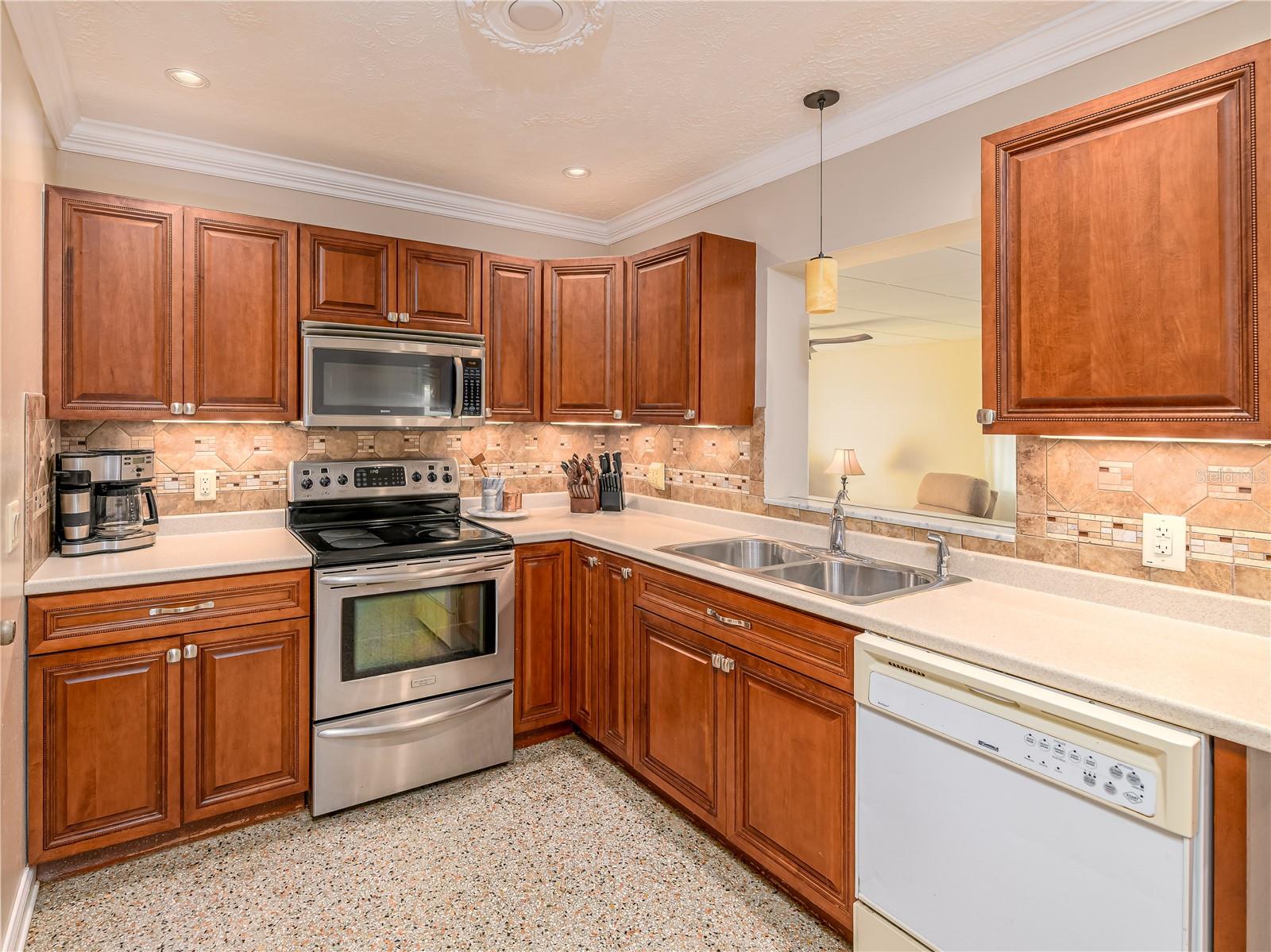 Image 9 of 35 For 907 Hillside Terrace