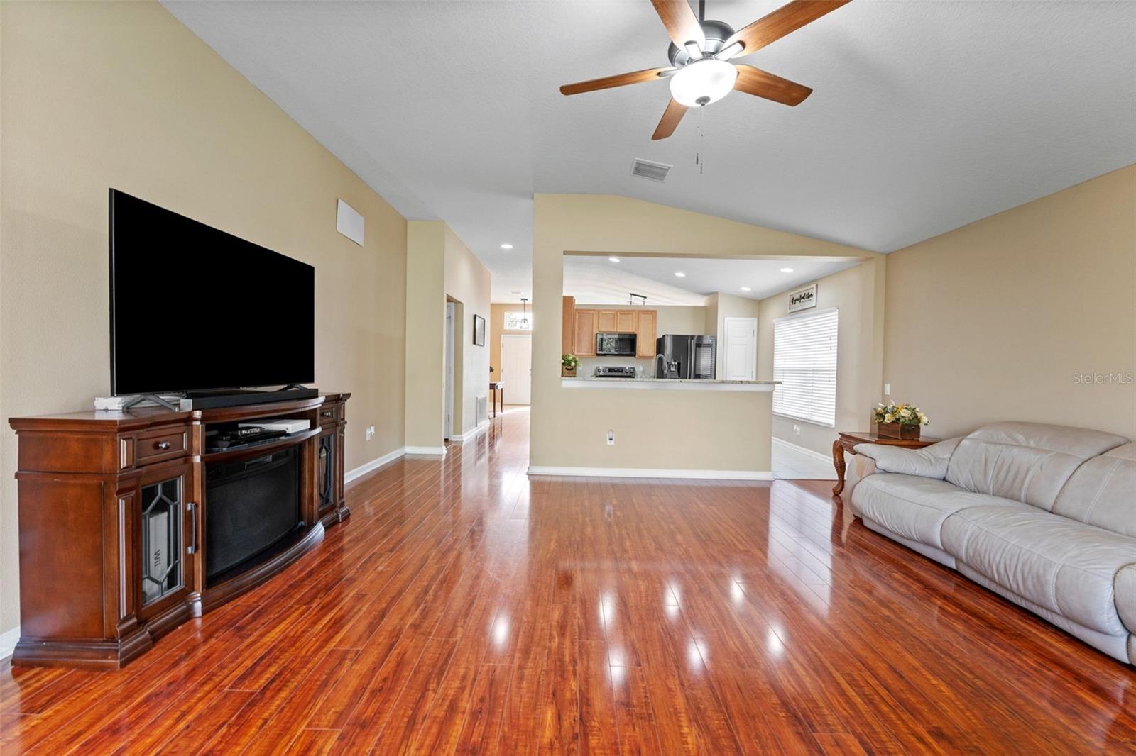 Listing photo id 8 for 496 Sea Holly Drive