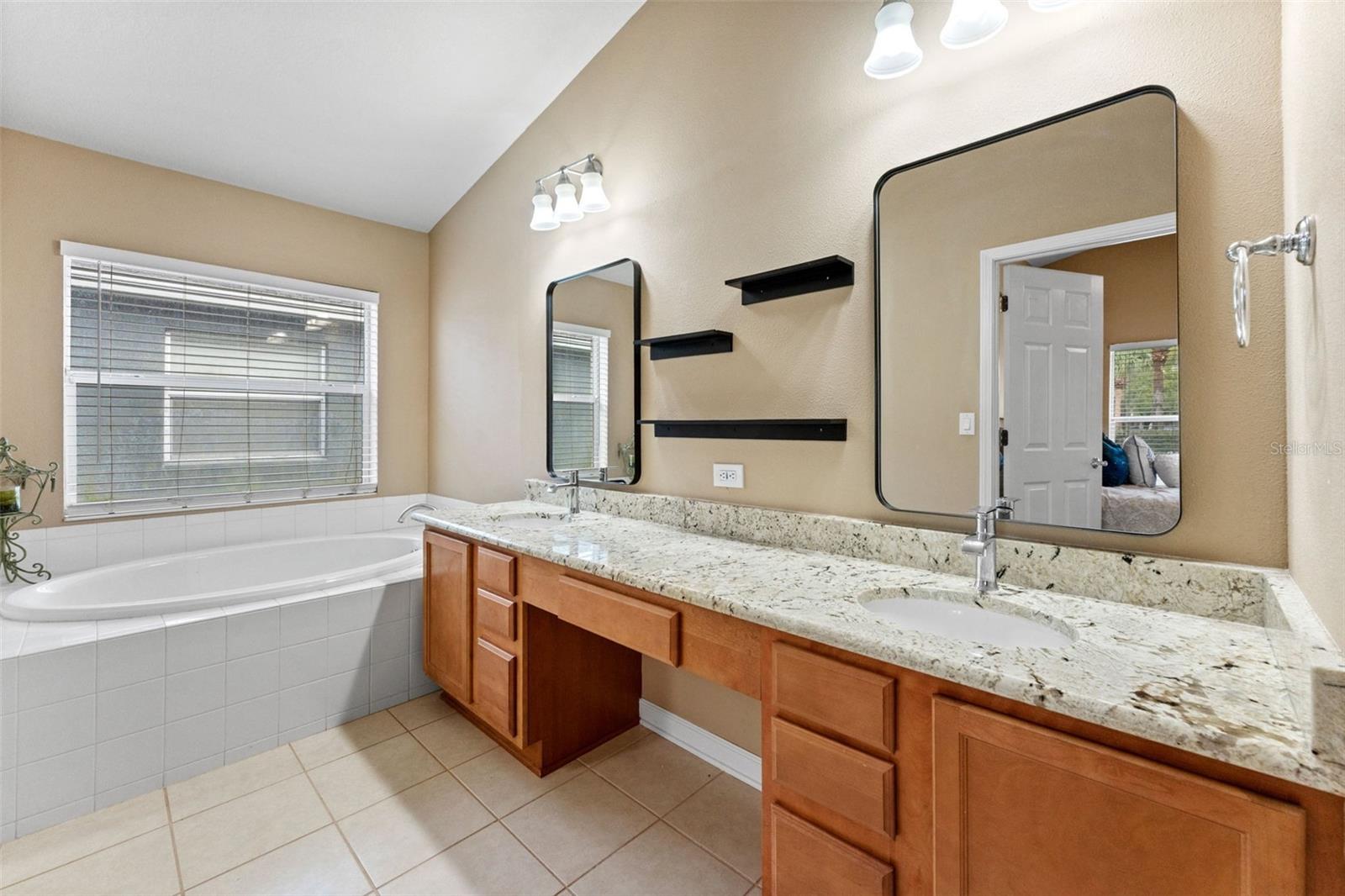 Listing photo id 10 for 496 Sea Holly Drive