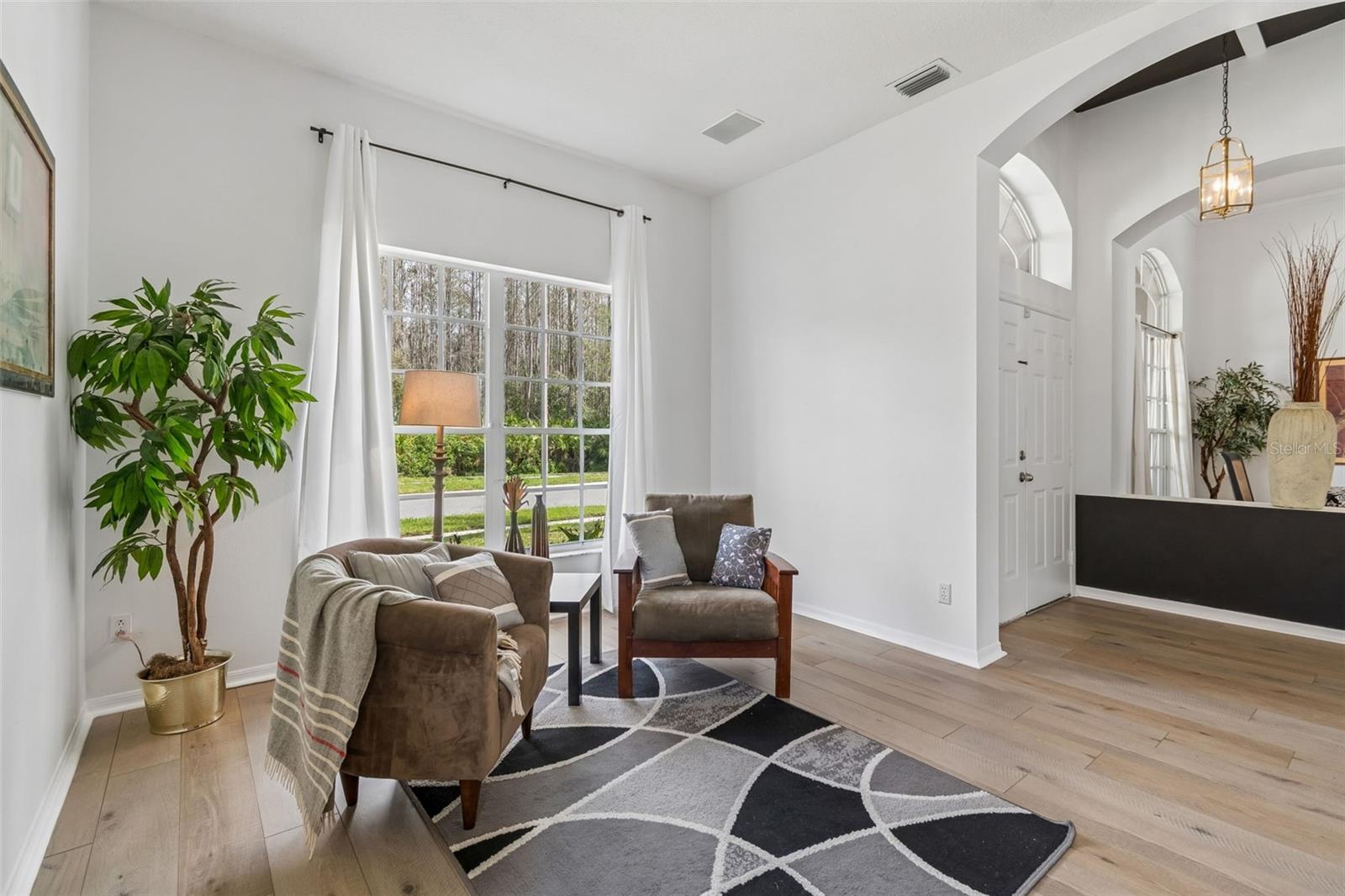 Listing photo id 8 for 17906 Sparrows Nest Drive