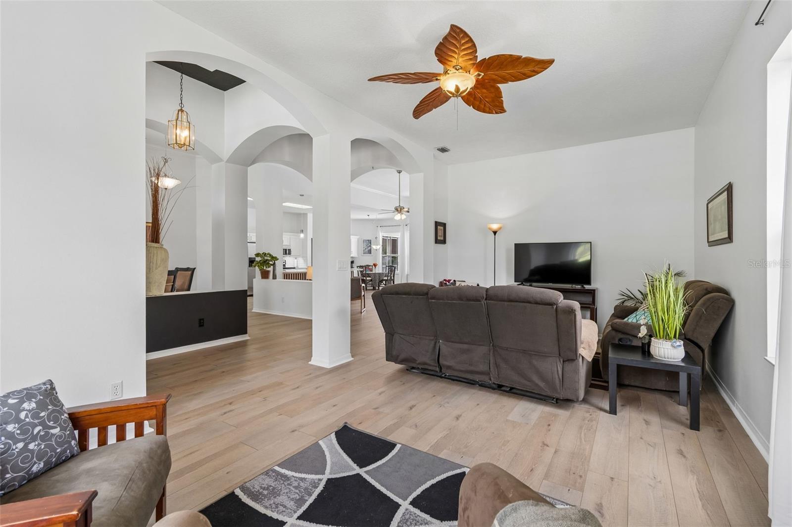 Listing photo id 9 for 17906 Sparrows Nest Drive