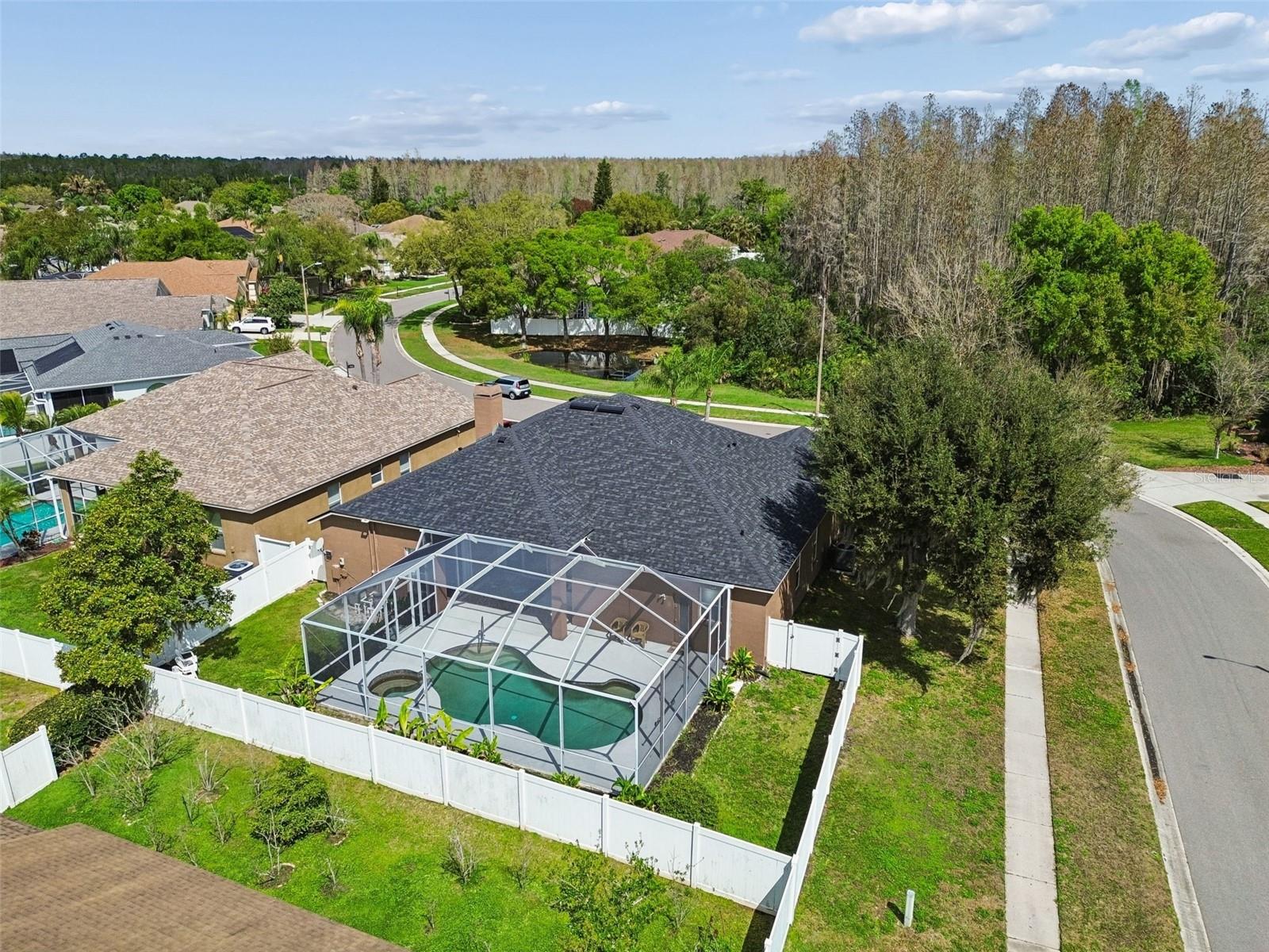 Listing photo id 3 for 17906 Sparrows Nest Drive