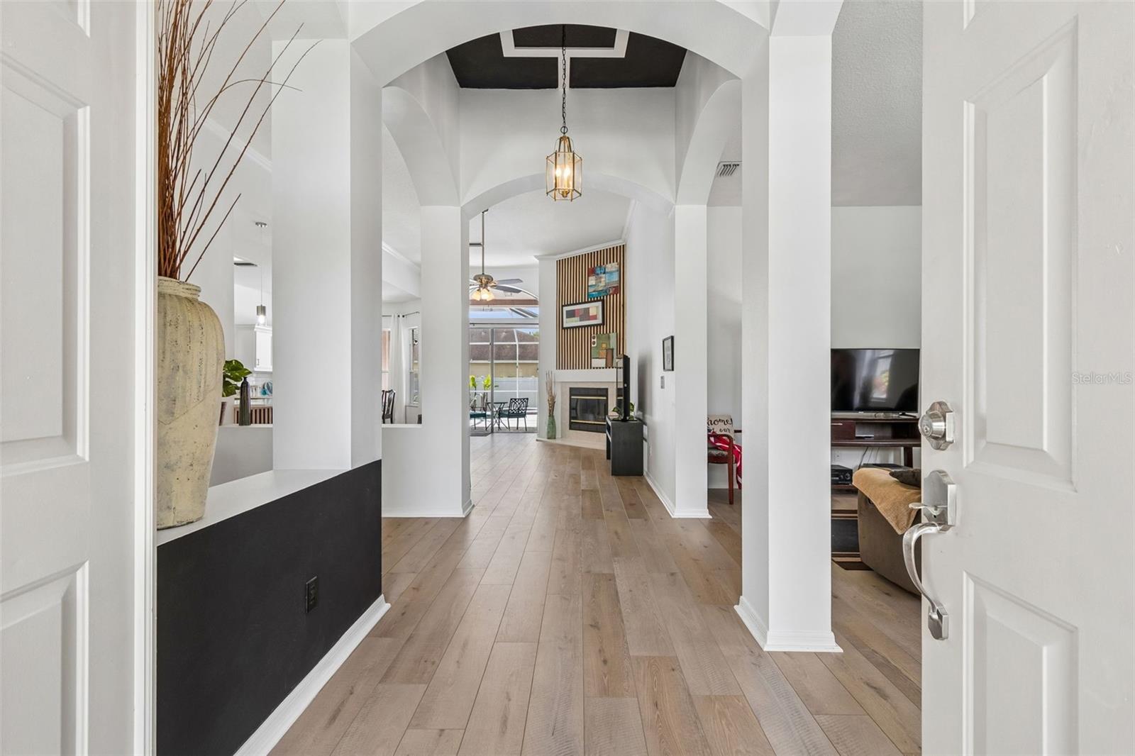 Listing photo id 5 for 17906 Sparrows Nest Drive