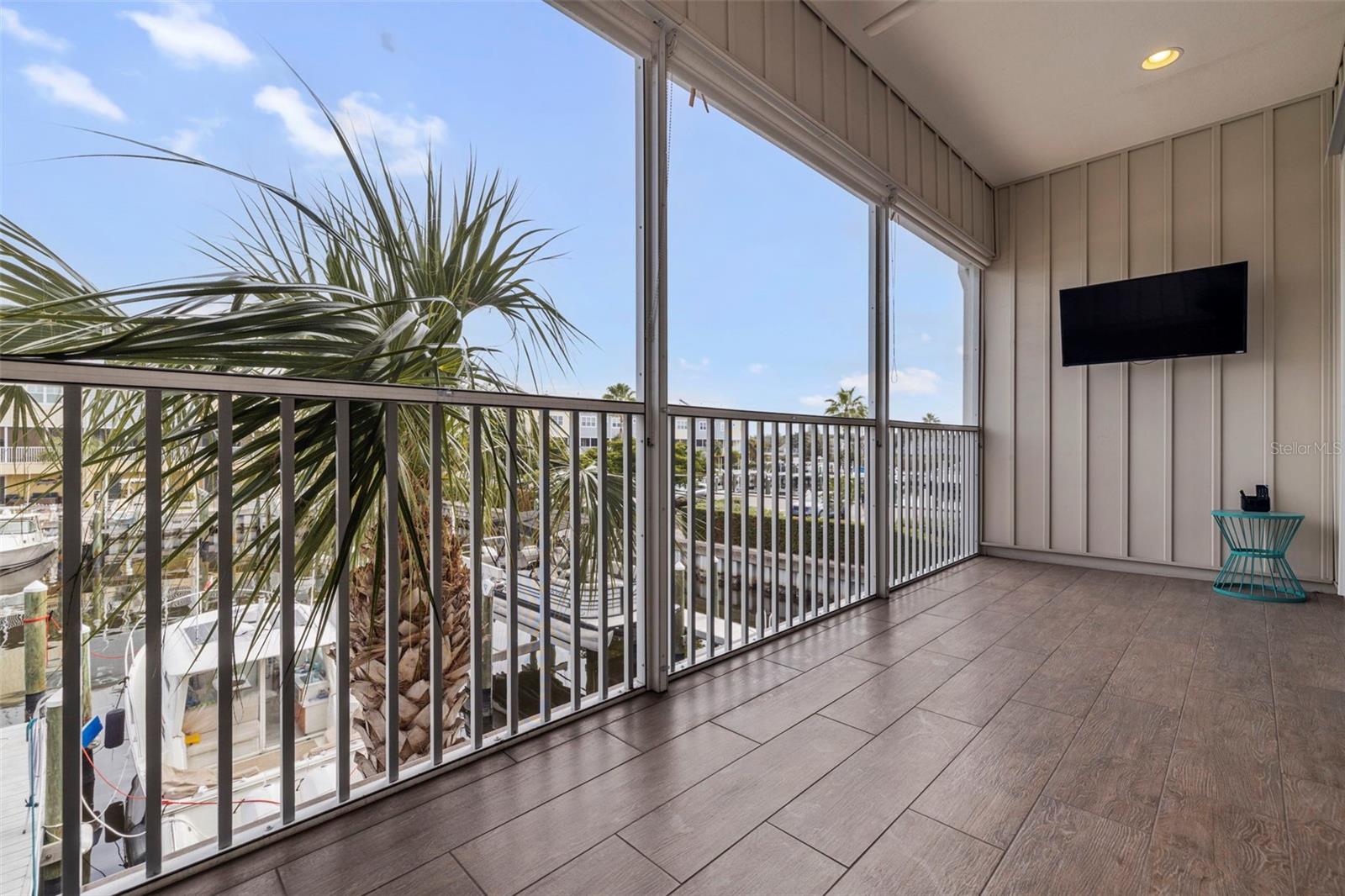 Listing photo id 10 for 6064 Moorings Drive S