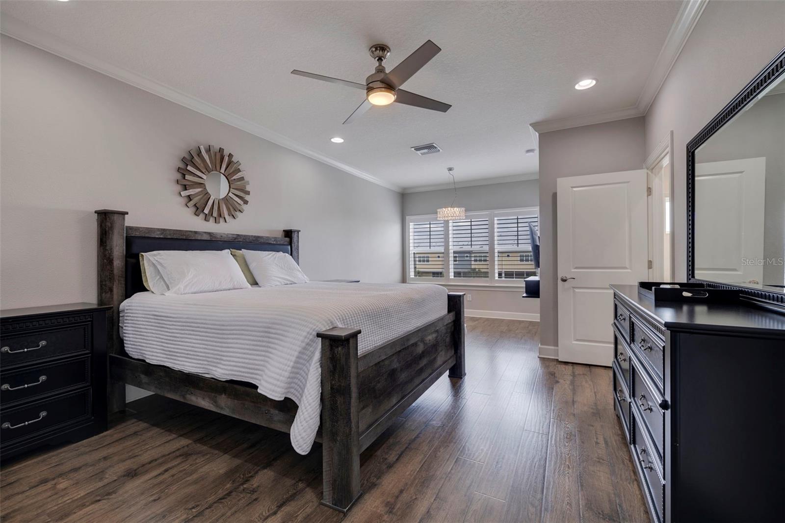 Listing photo id 16 for 6064 Moorings Drive S