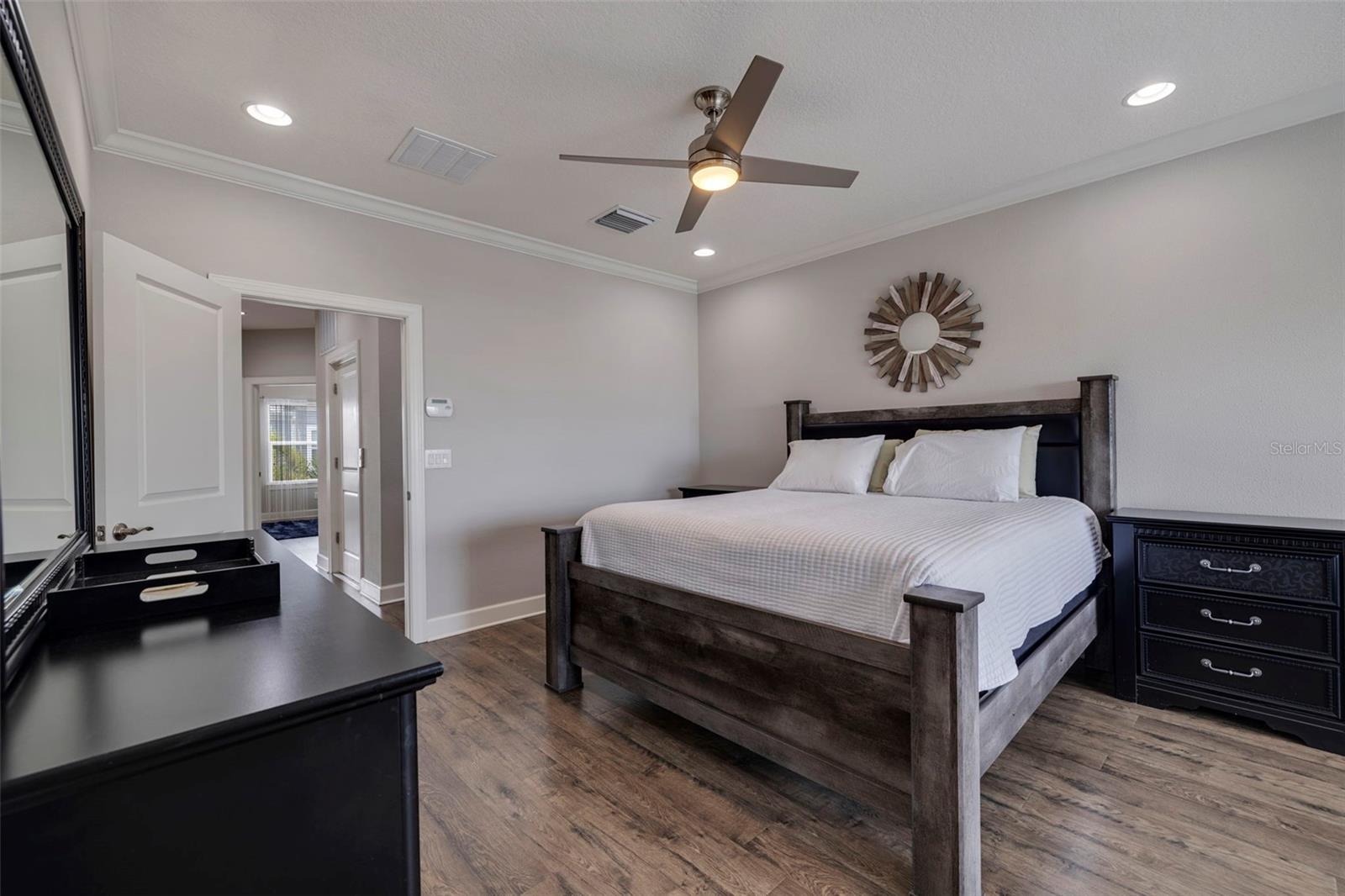 Listing photo id 17 for 6064 Moorings Drive S