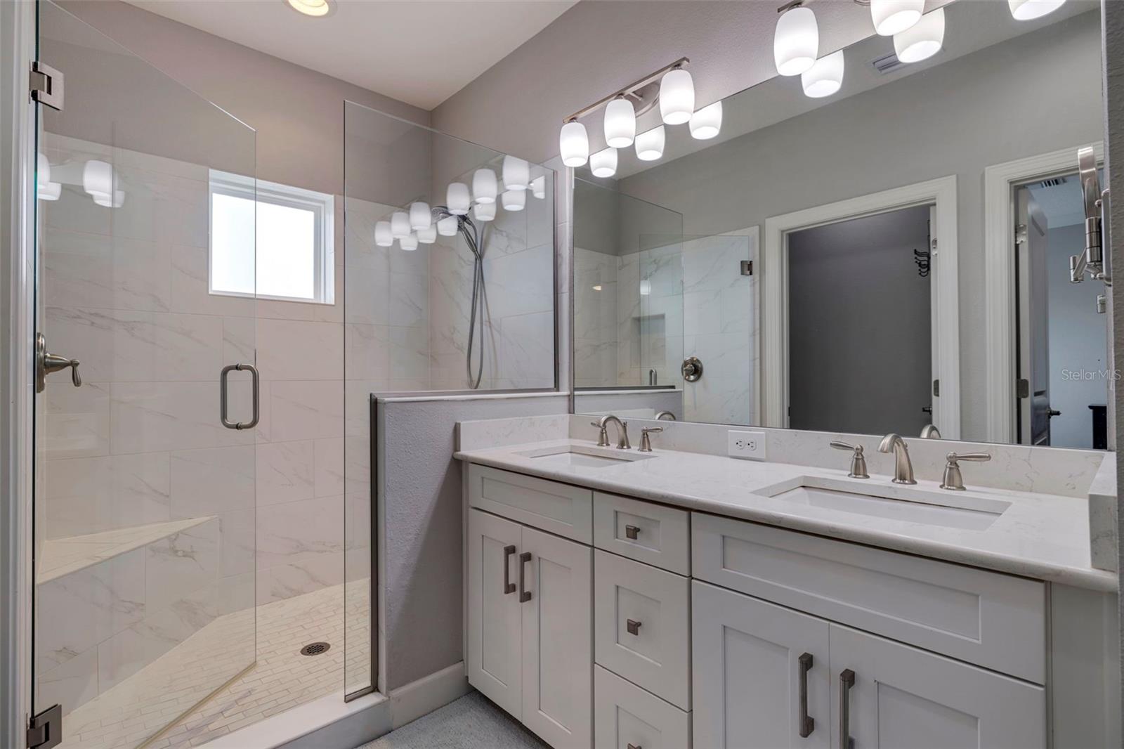 Listing photo id 18 for 6064 Moorings Drive S