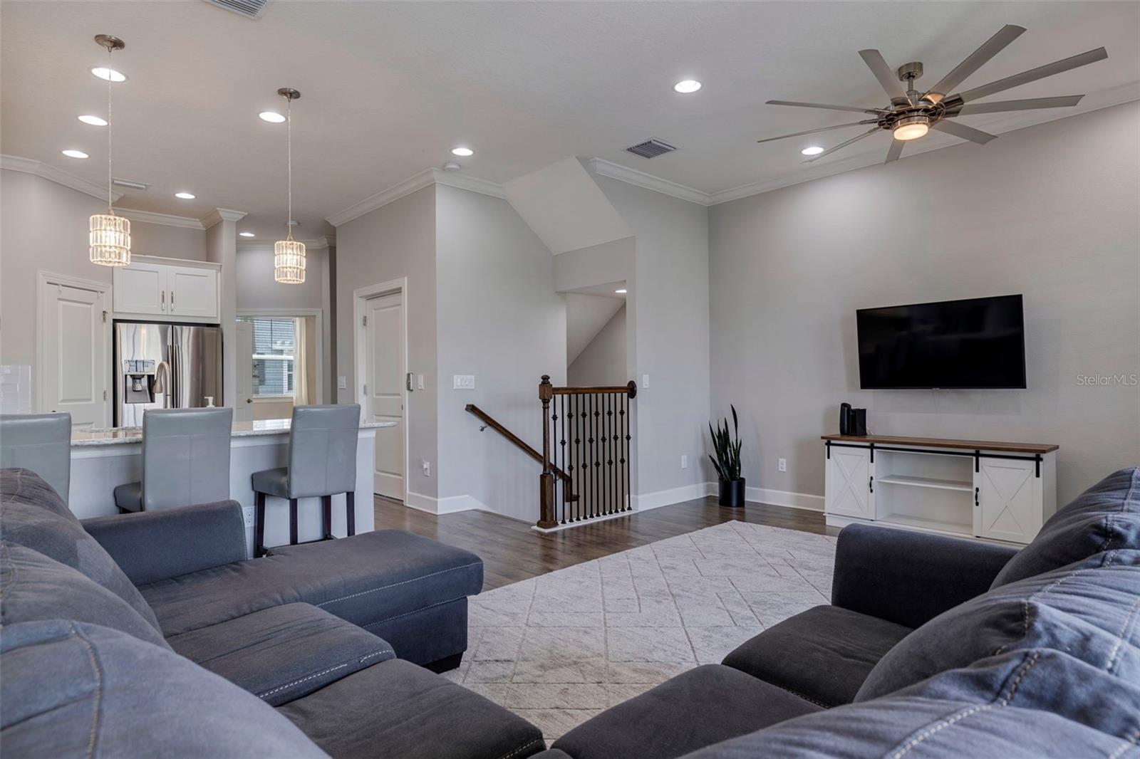 Listing photo id 5 for 6064 Moorings Drive S