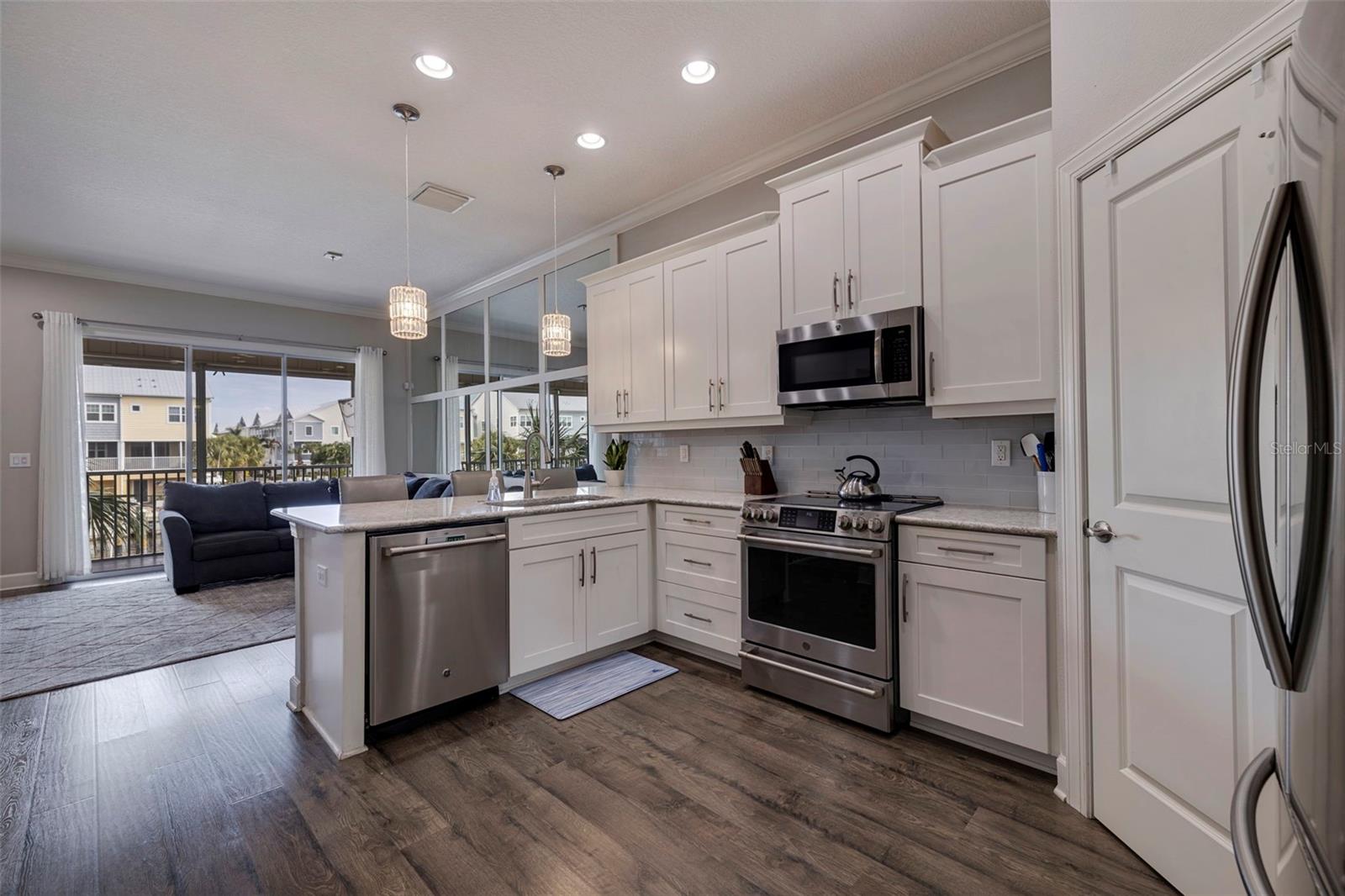 Listing photo id 7 for 6064 Moorings Drive S