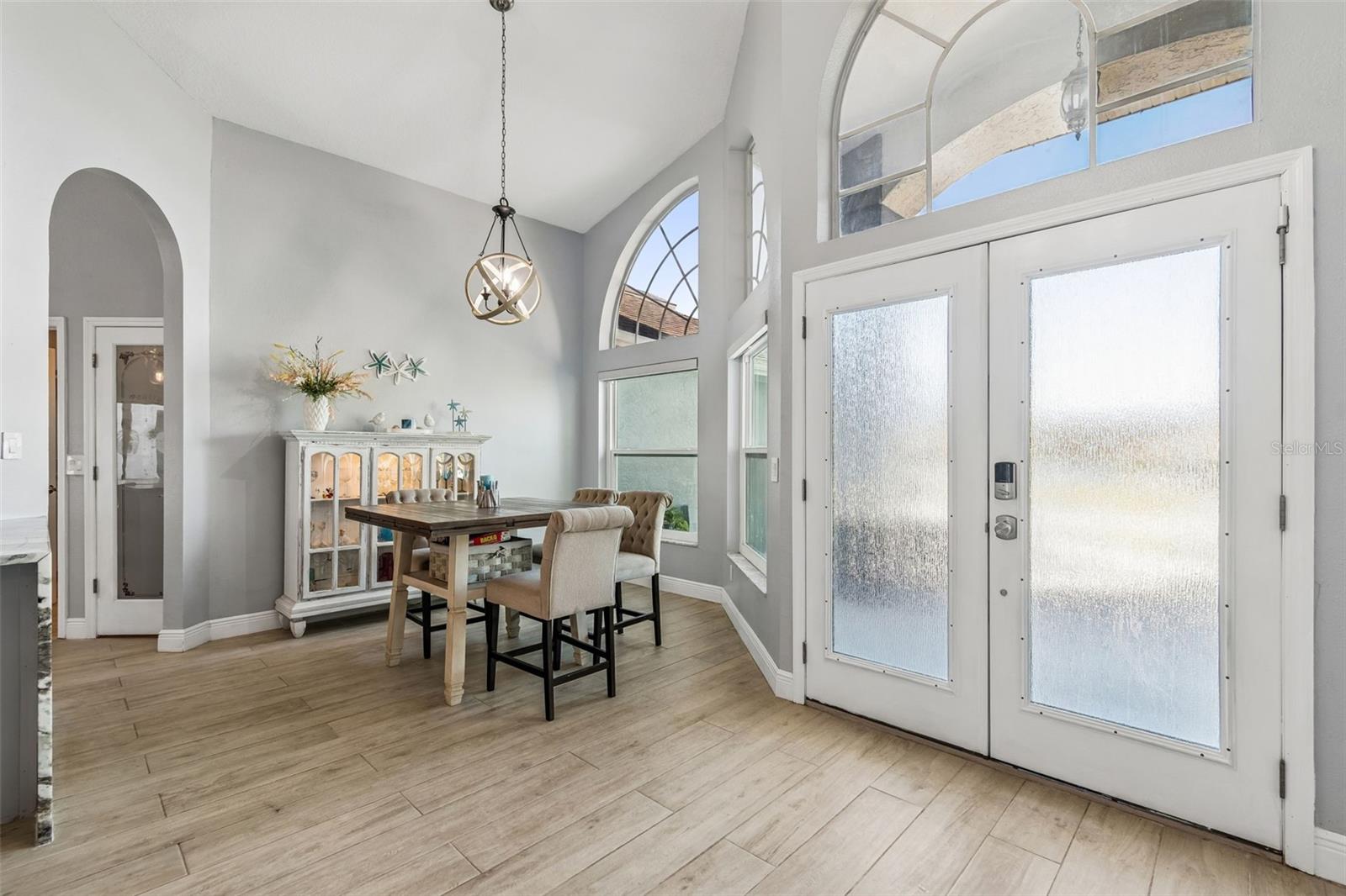 Image 14 of 59 For 2900 Lake Saxon Drive