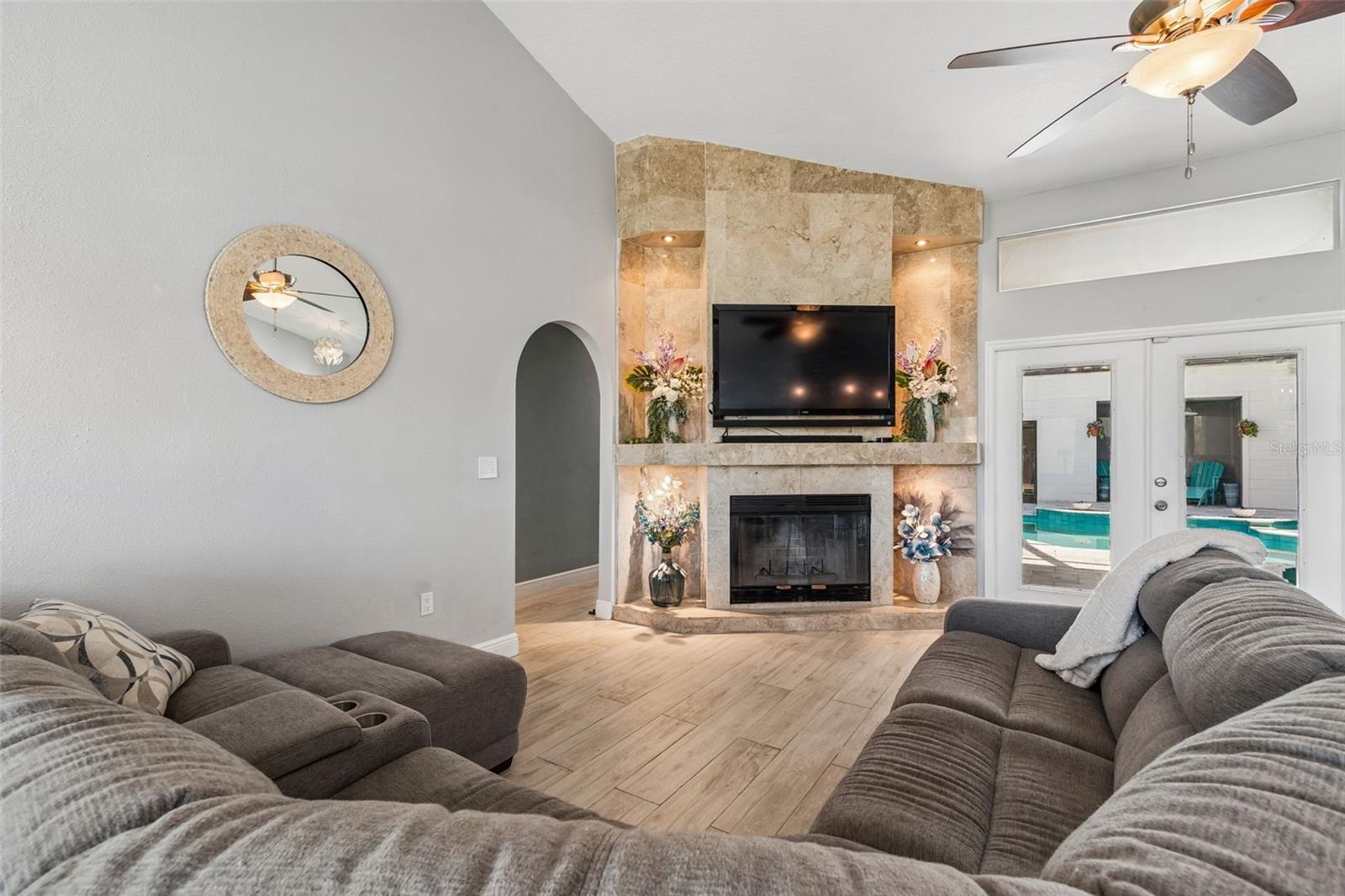 Image 17 of 59 For 2900 Lake Saxon Drive