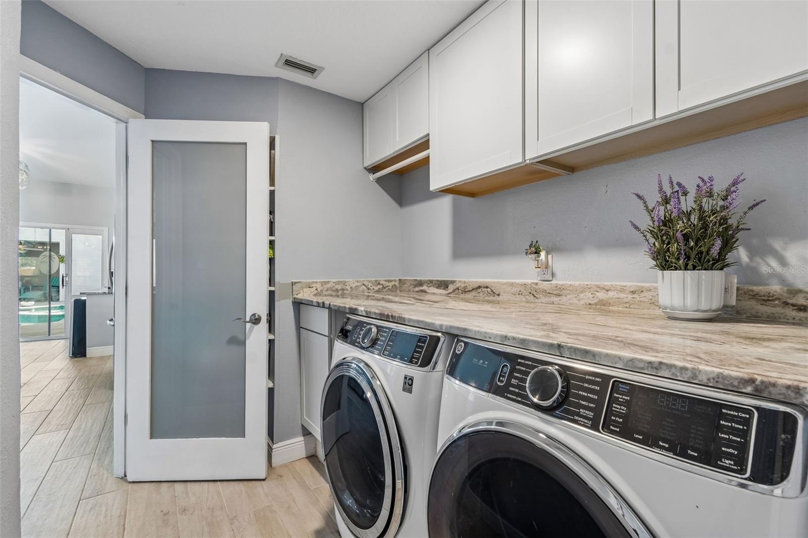 Image 22 of 59 For 2900 Lake Saxon Drive