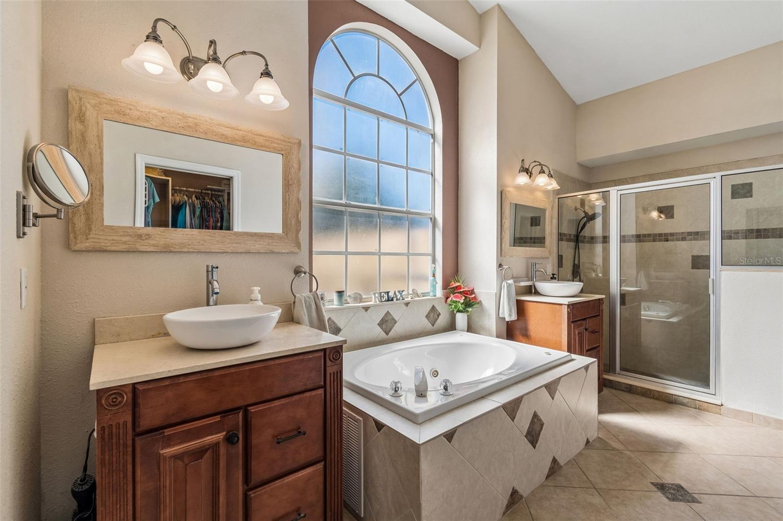 Image 28 of 59 For 2900 Lake Saxon Drive