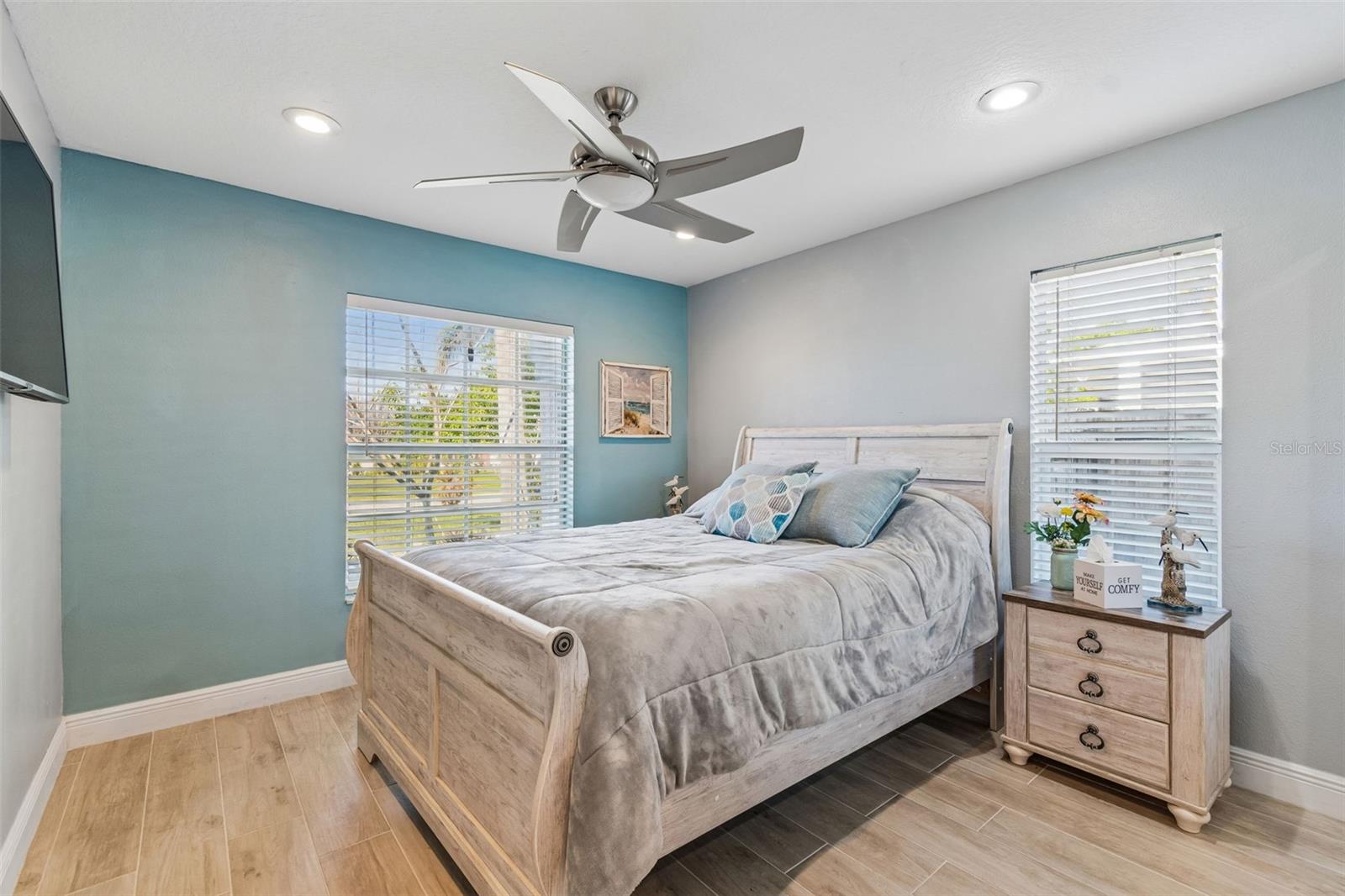 Image 31 of 59 For 2900 Lake Saxon Drive