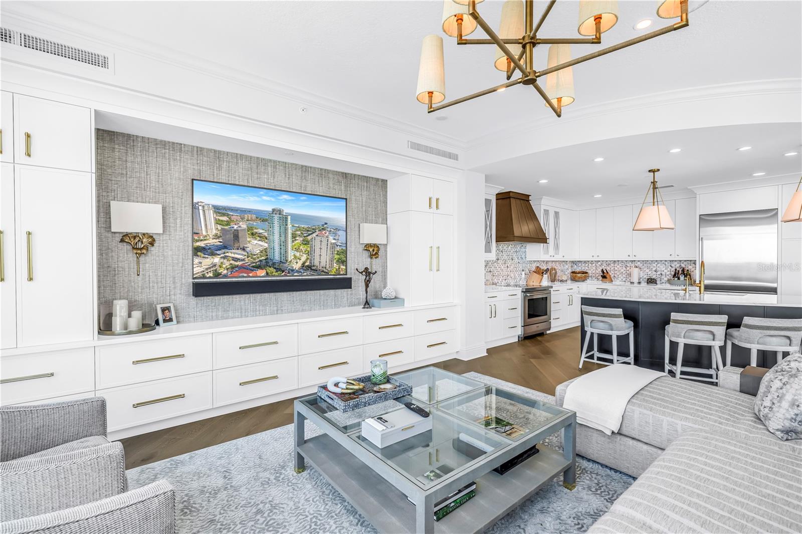 Image 10 of 56 For 180 Beach Drive Ne 1401