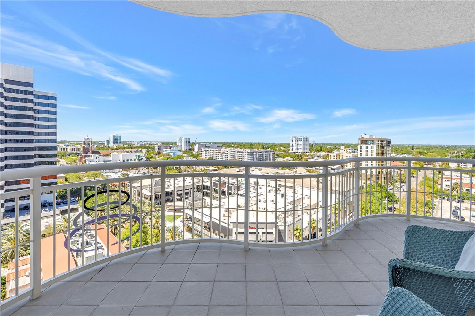 Image 16 of 56 For 180 Beach Drive Ne 1401