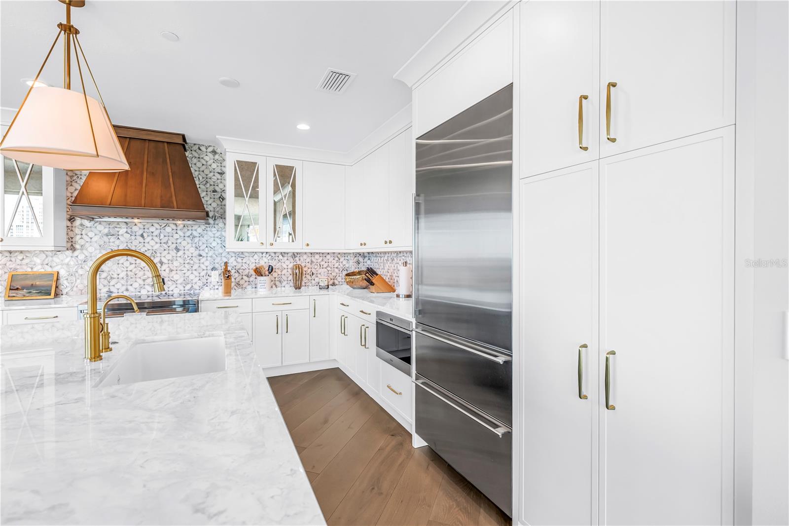 Image 19 of 56 For 180 Beach Drive Ne 1401