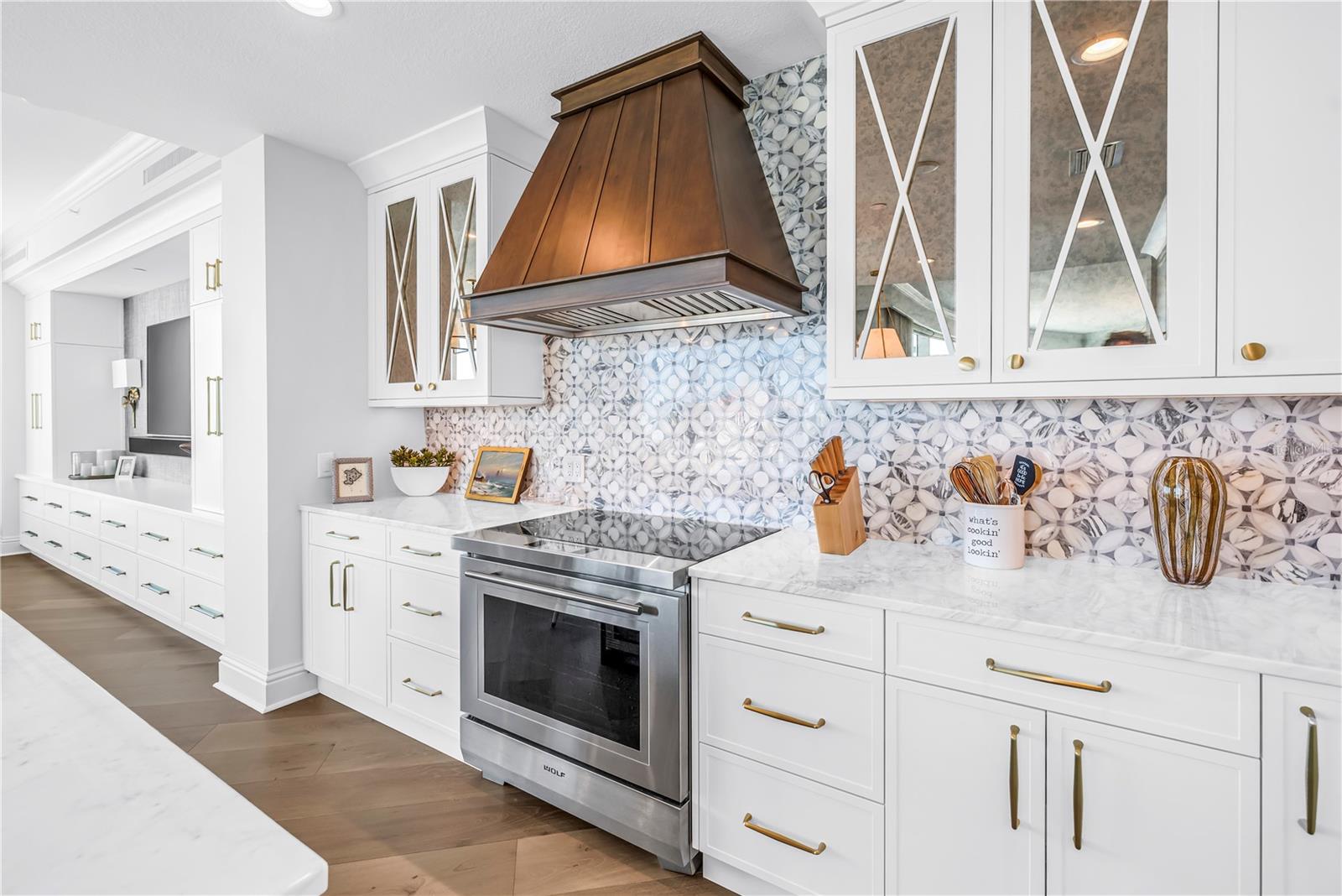 Image 22 of 56 For 180 Beach Drive Ne 1401