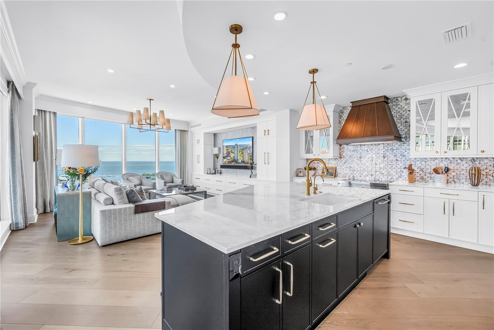 Image 23 of 56 For 180 Beach Drive Ne 1401