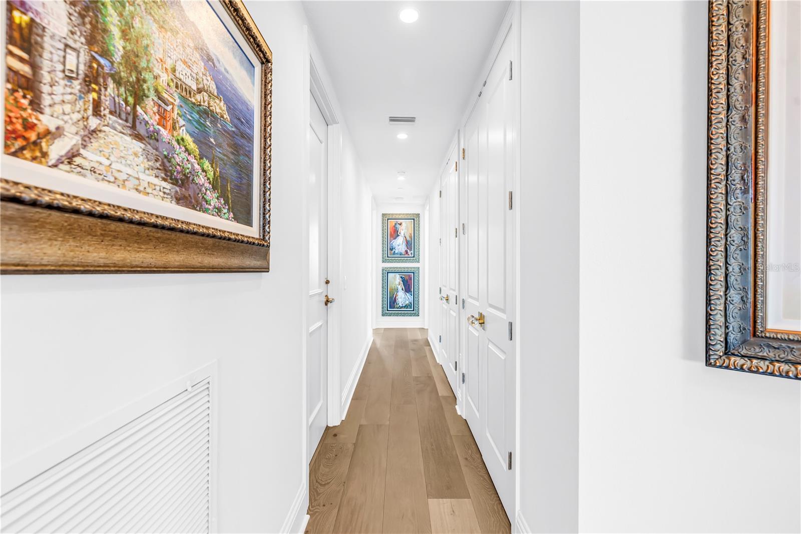 Image 25 of 56 For 180 Beach Drive Ne 1401