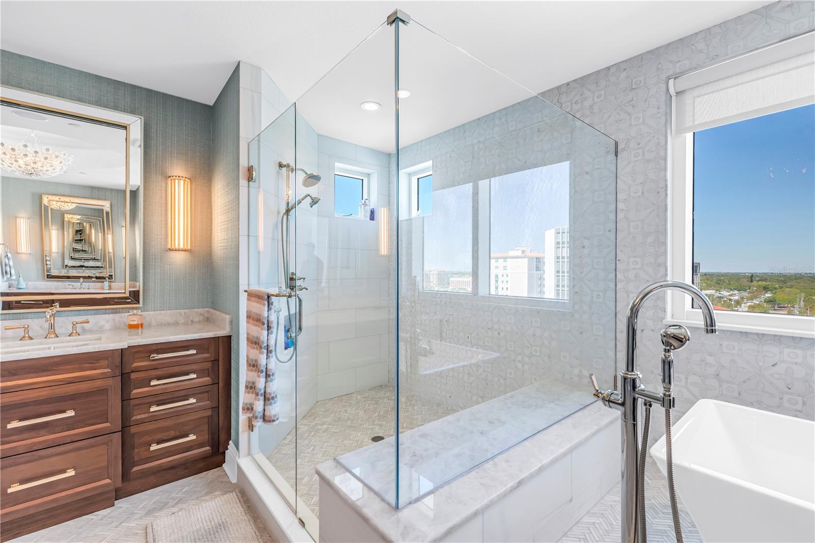 Image 27 of 56 For 180 Beach Drive Ne 1401