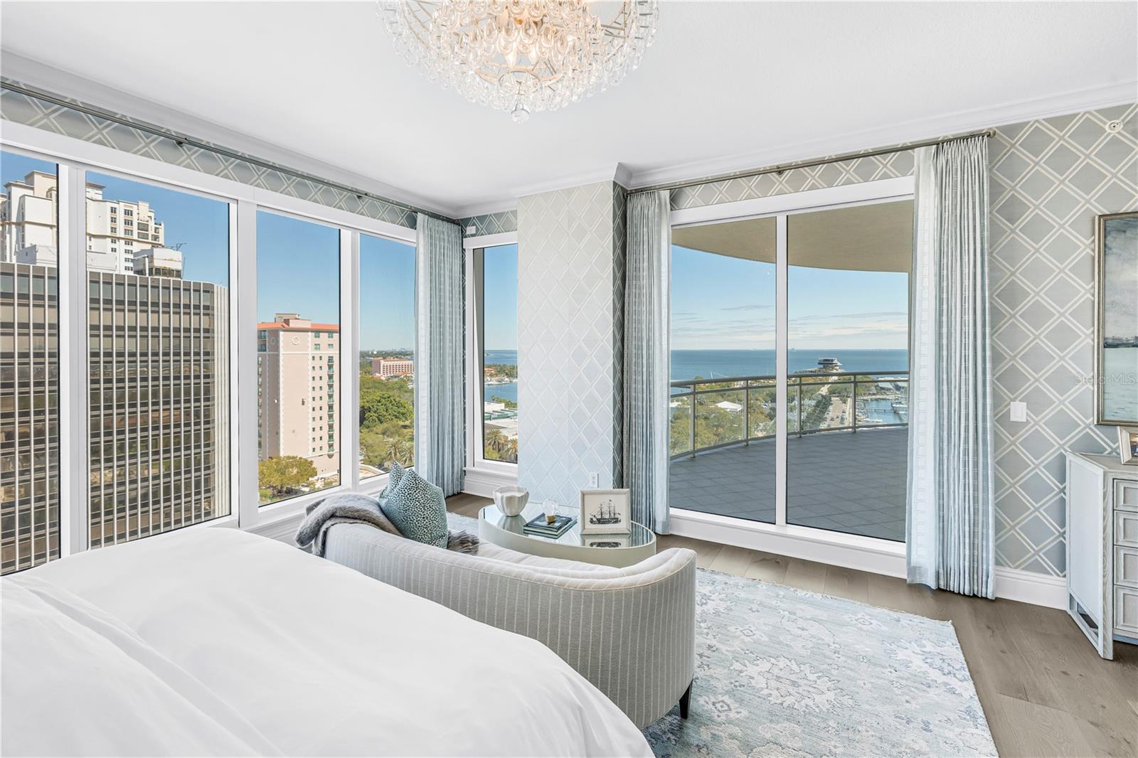 Image 29 of 56 For 180 Beach Drive Ne 1401