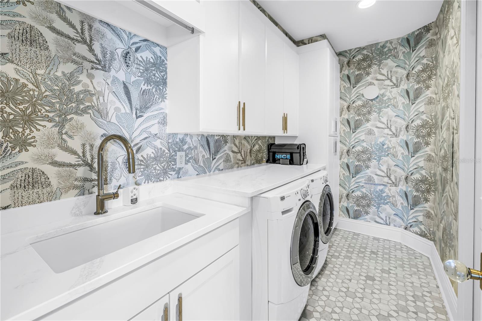 Image 30 of 56 For 180 Beach Drive Ne 1401