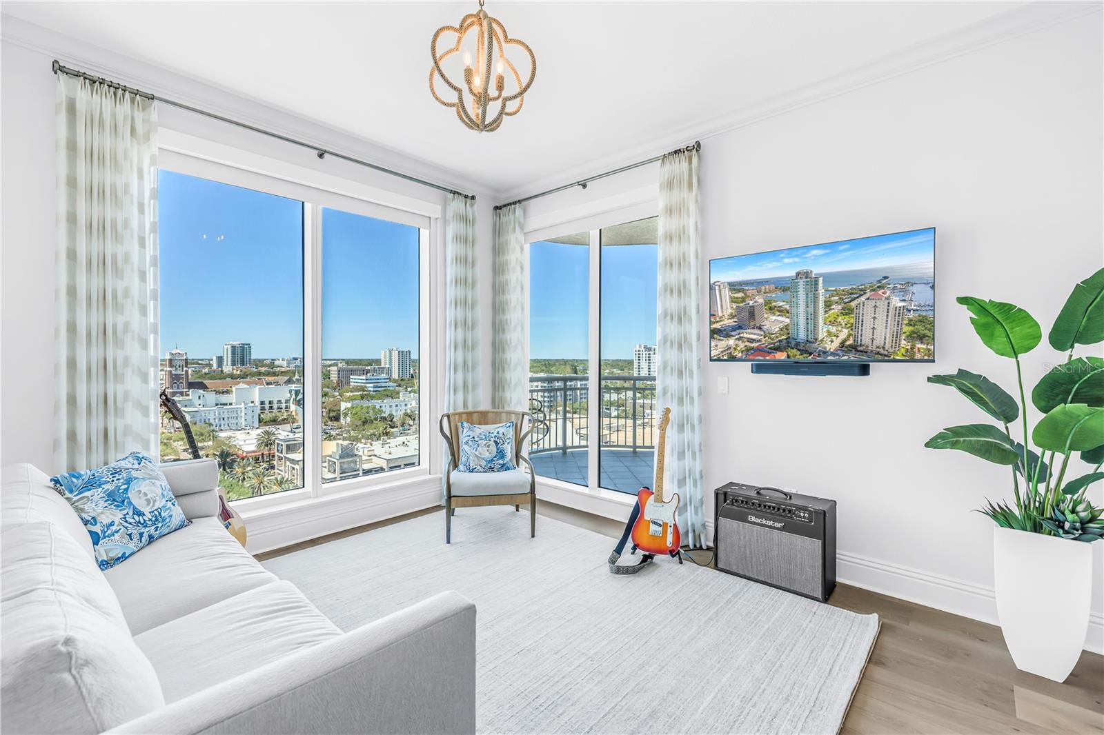 Image 31 of 56 For 180 Beach Drive Ne 1401