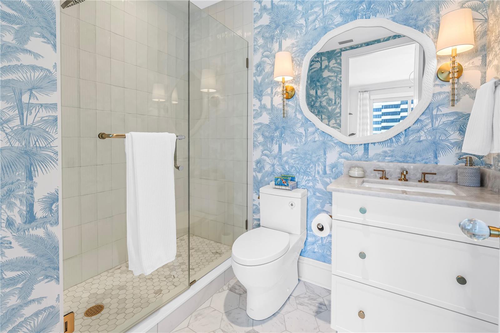 Image 32 of 56 For 180 Beach Drive Ne 1401