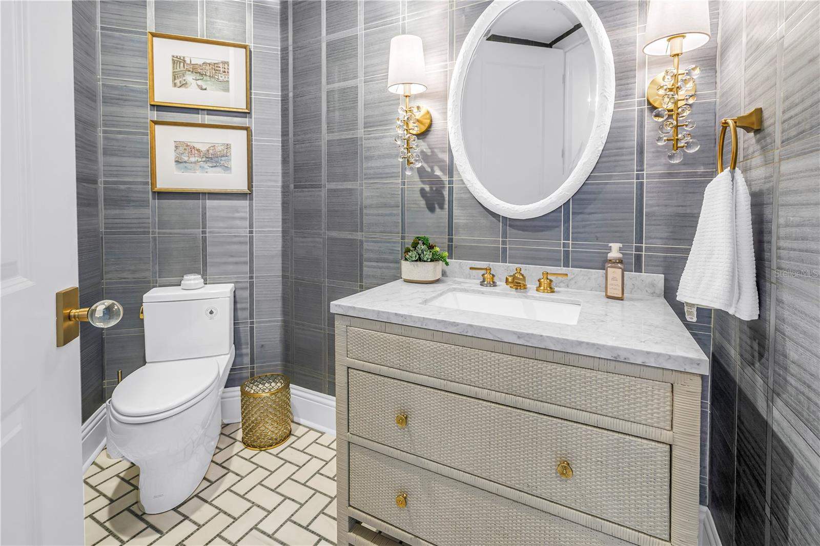 Image 33 of 56 For 180 Beach Drive Ne 1401