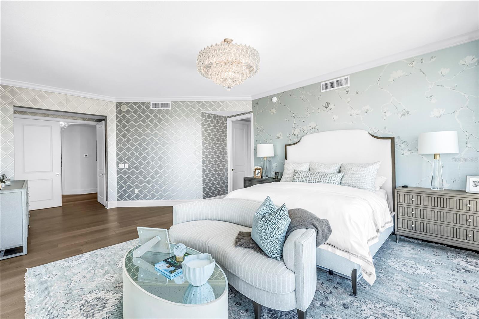 Image 36 of 56 For 180 Beach Drive Ne 1401